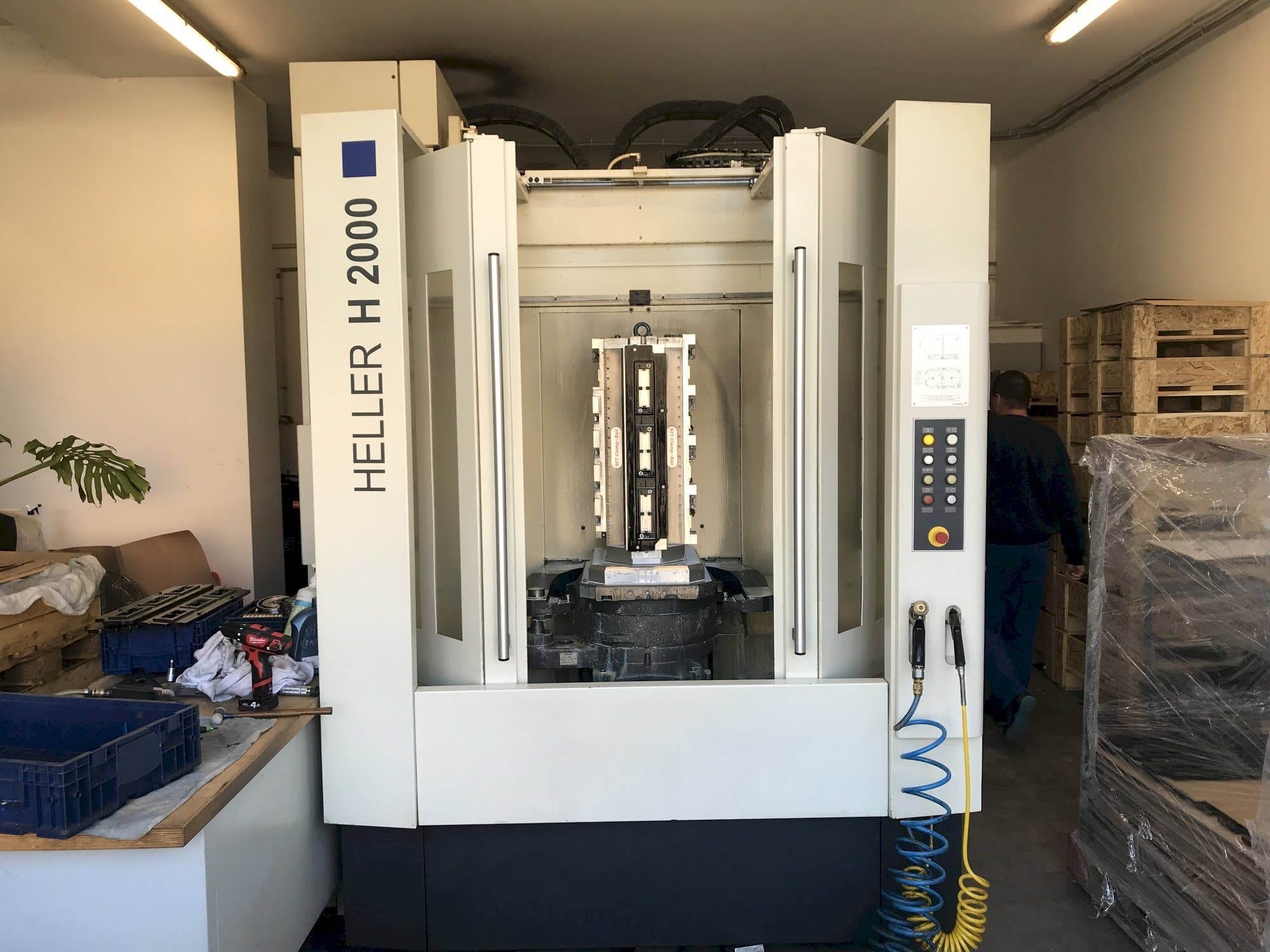 Prikaz  stroja HELLER H2000  sprijeda