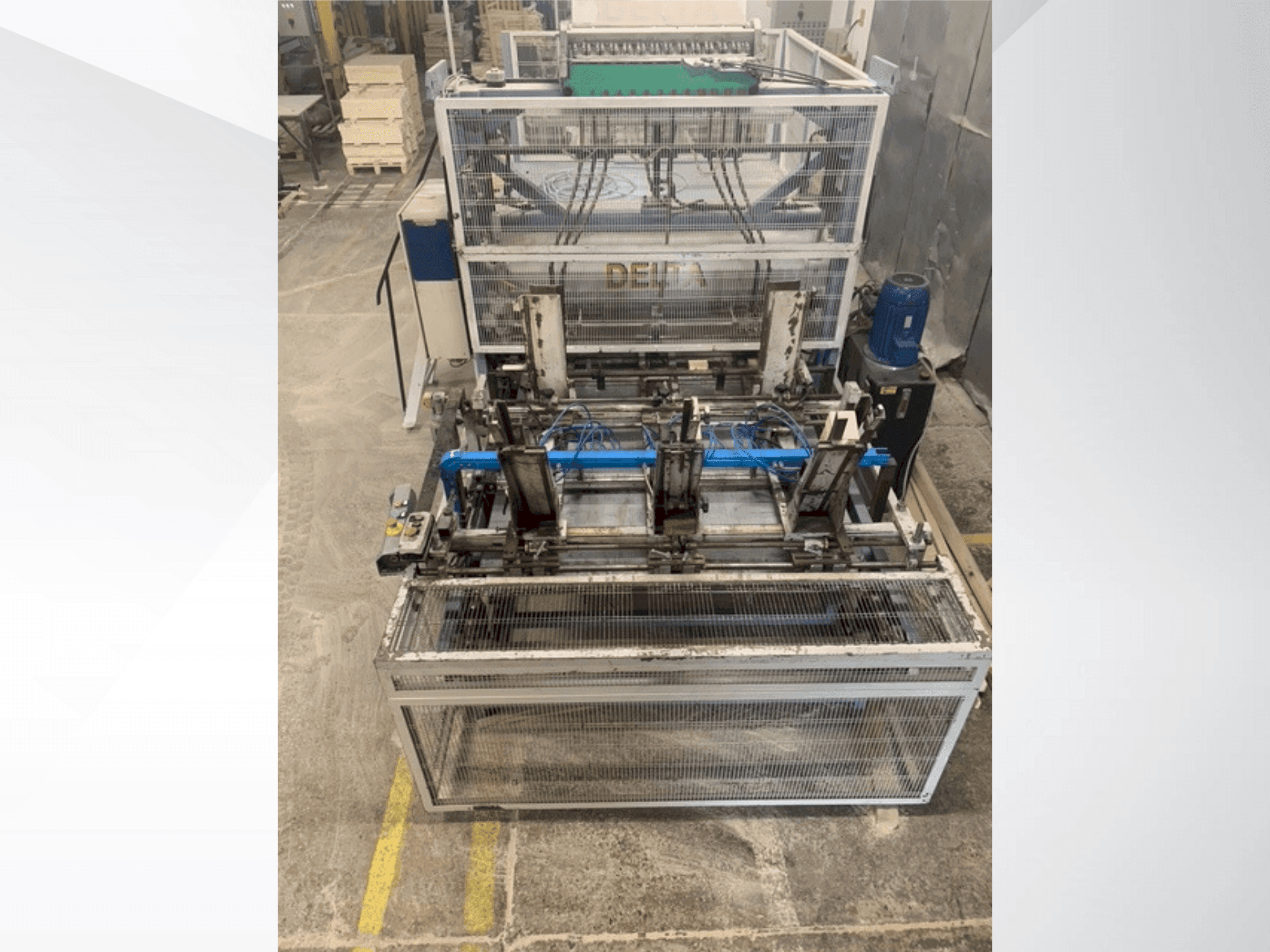 Prikaz  stroja DELTA pallet nailing machine line  sprijeda