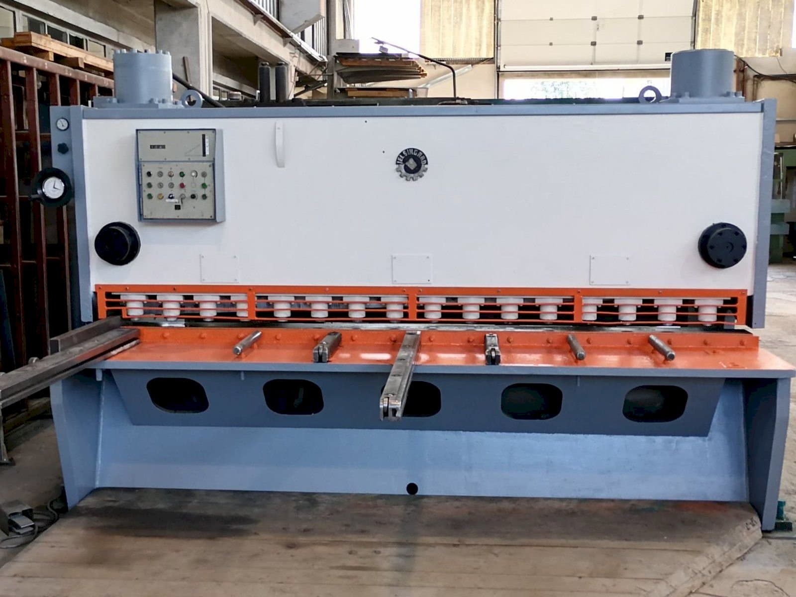 Prikaz  stroja Jelšingrad MVCS 3100/13  sprijeda