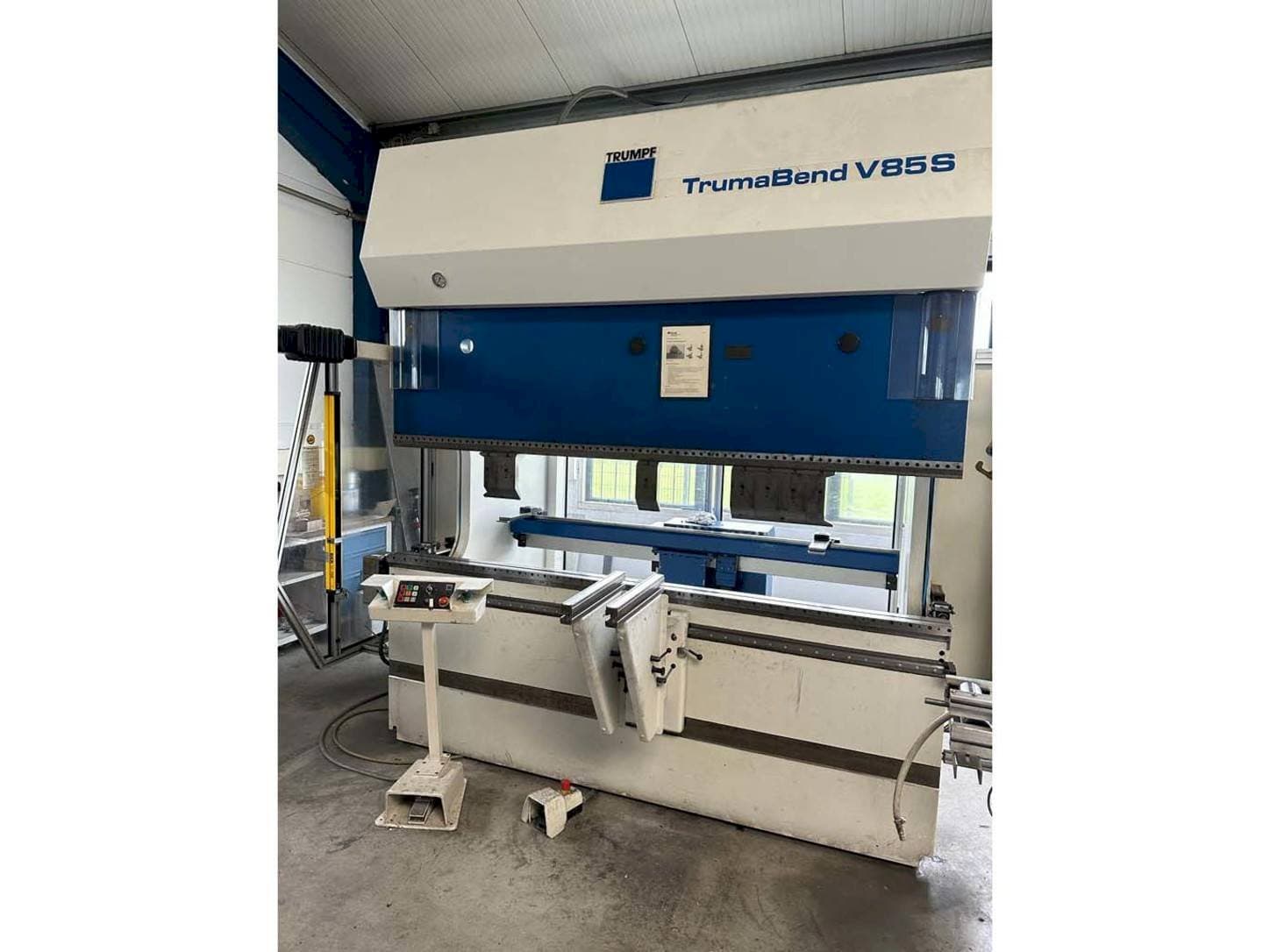 Prikaz  stroja Trumpf TrumaBend V85S  sprijeda