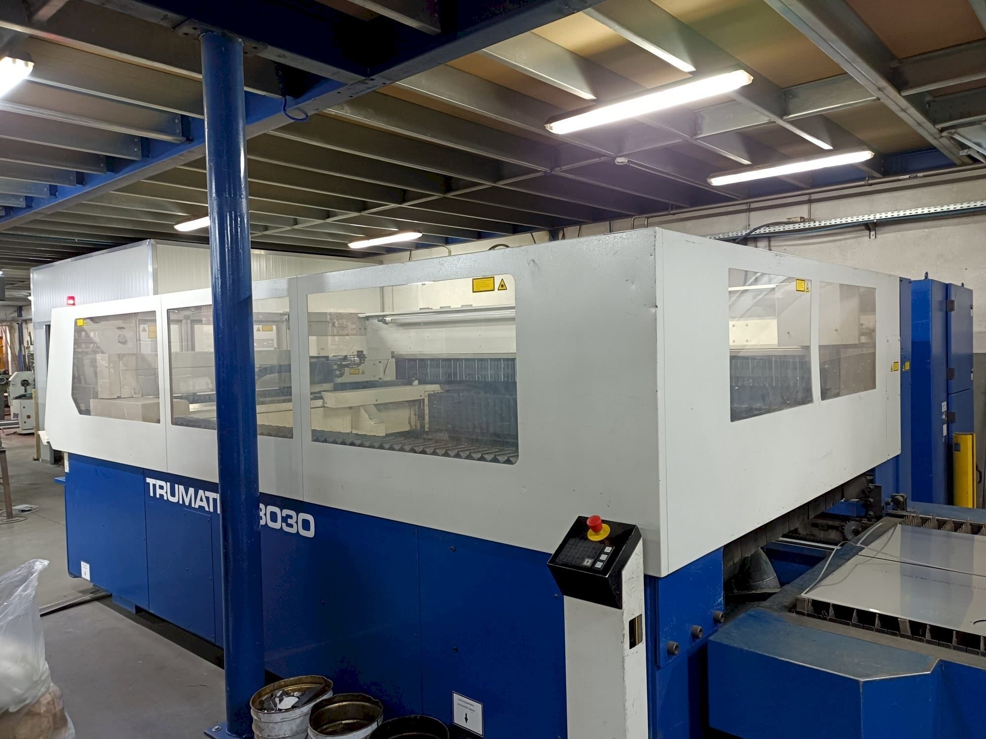 Prikaz  stroja Trumpf Trumatic L3030  sprijeda