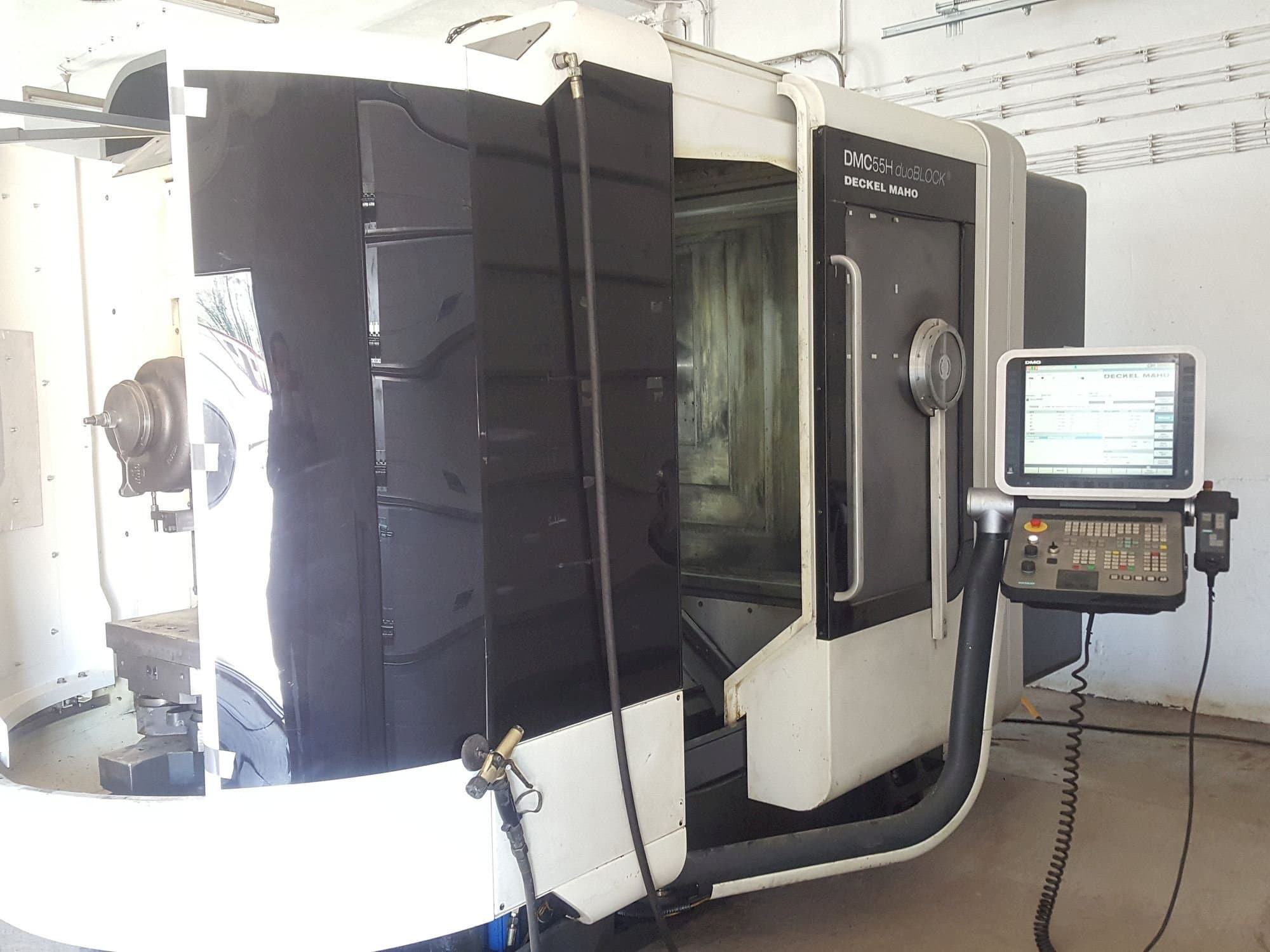 Prikaz  stroja DECKEL MAHO DMC55H duoBLOCK  sprijeda