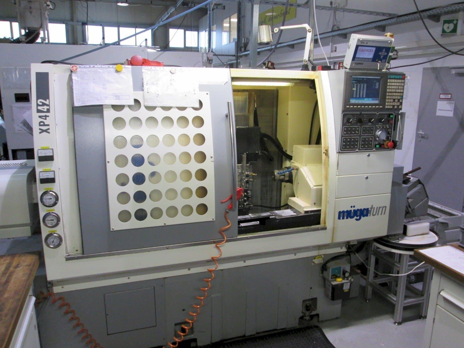 Prikaz  stroja Muga XP4 42SM  sprijeda