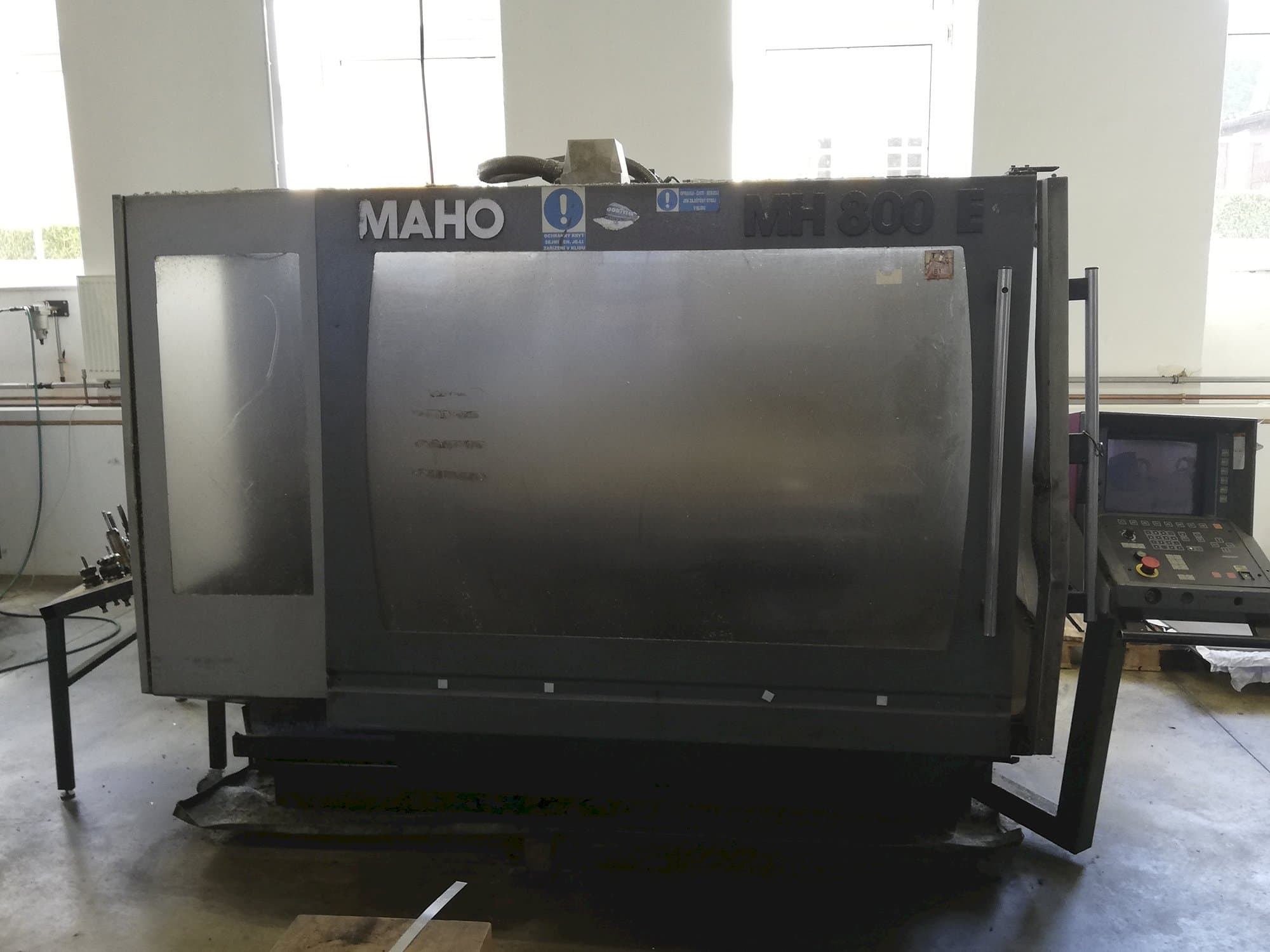 Prikaz stroja DECKEL MAHO MH 800 E sprijeda