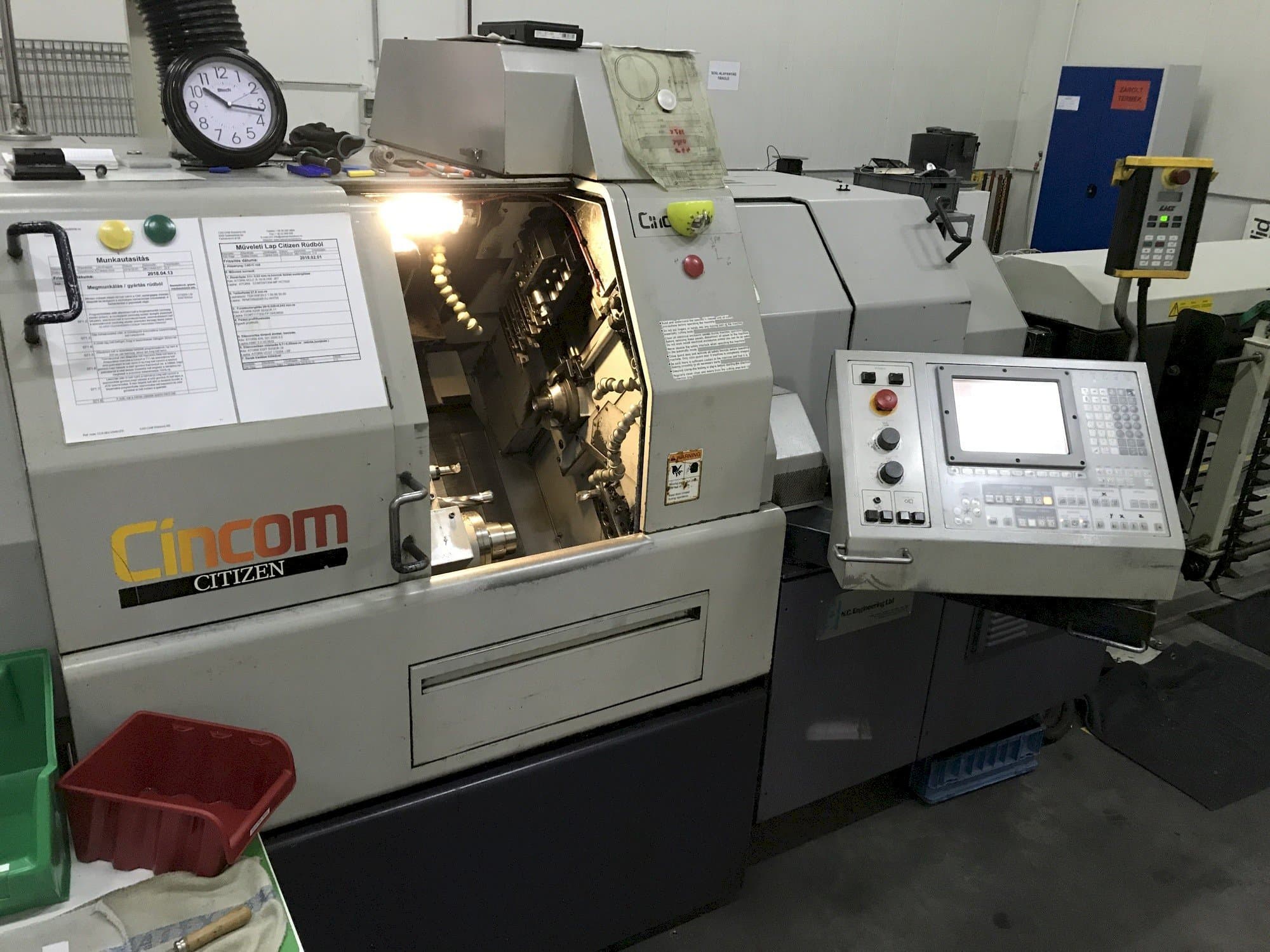 Prikaz  stroja Citizen Cincom L32  sprijeda