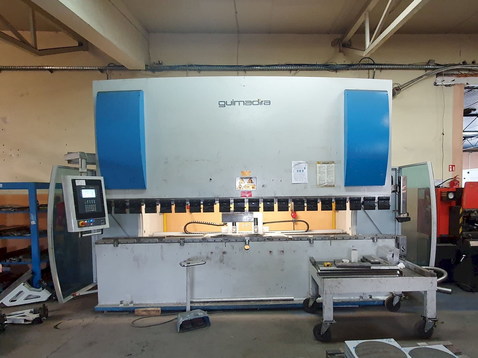 Prikaz  stroja ADIRA PMO-16040PLS  sprijeda