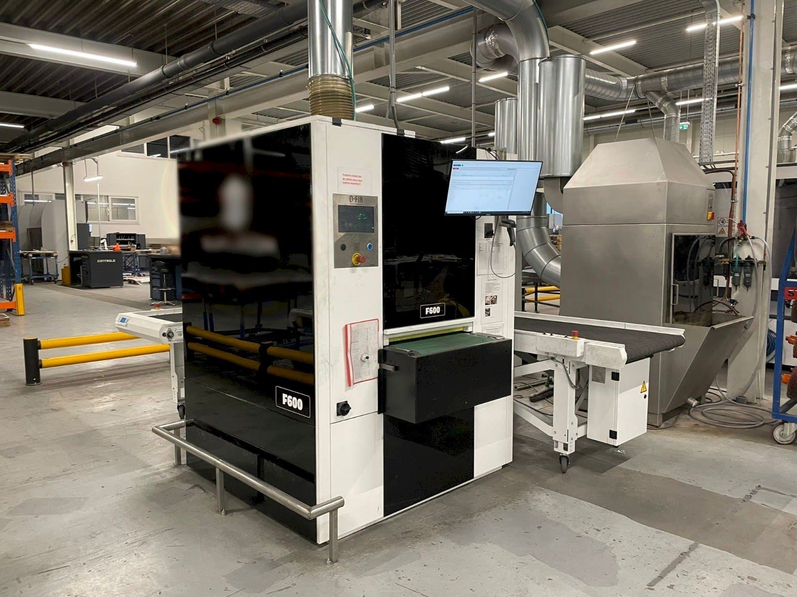 Prikaz  stroja Q-FIN F600  sprijeda