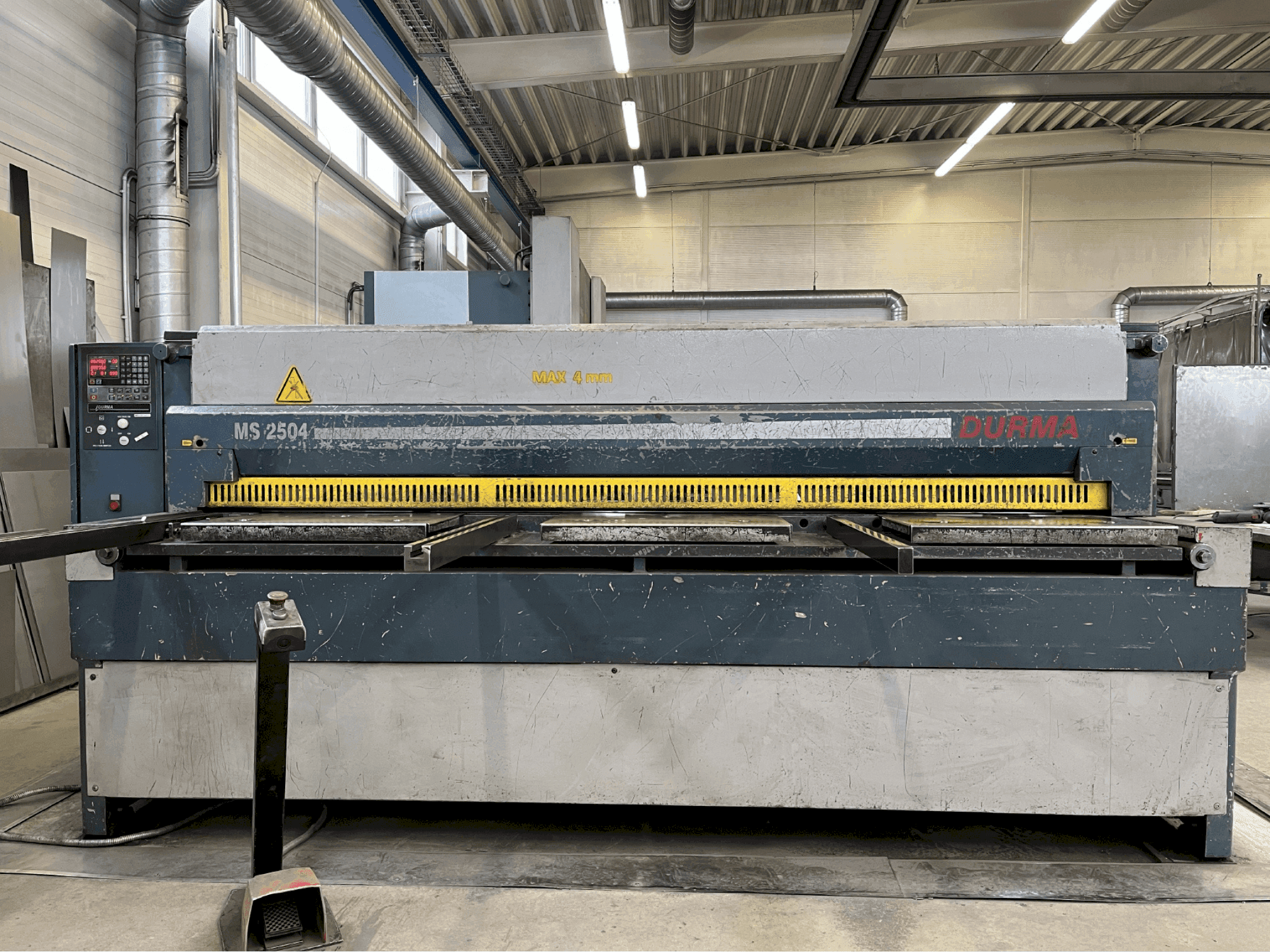 Prikaz stroja Durma MS 2504 sprijeda