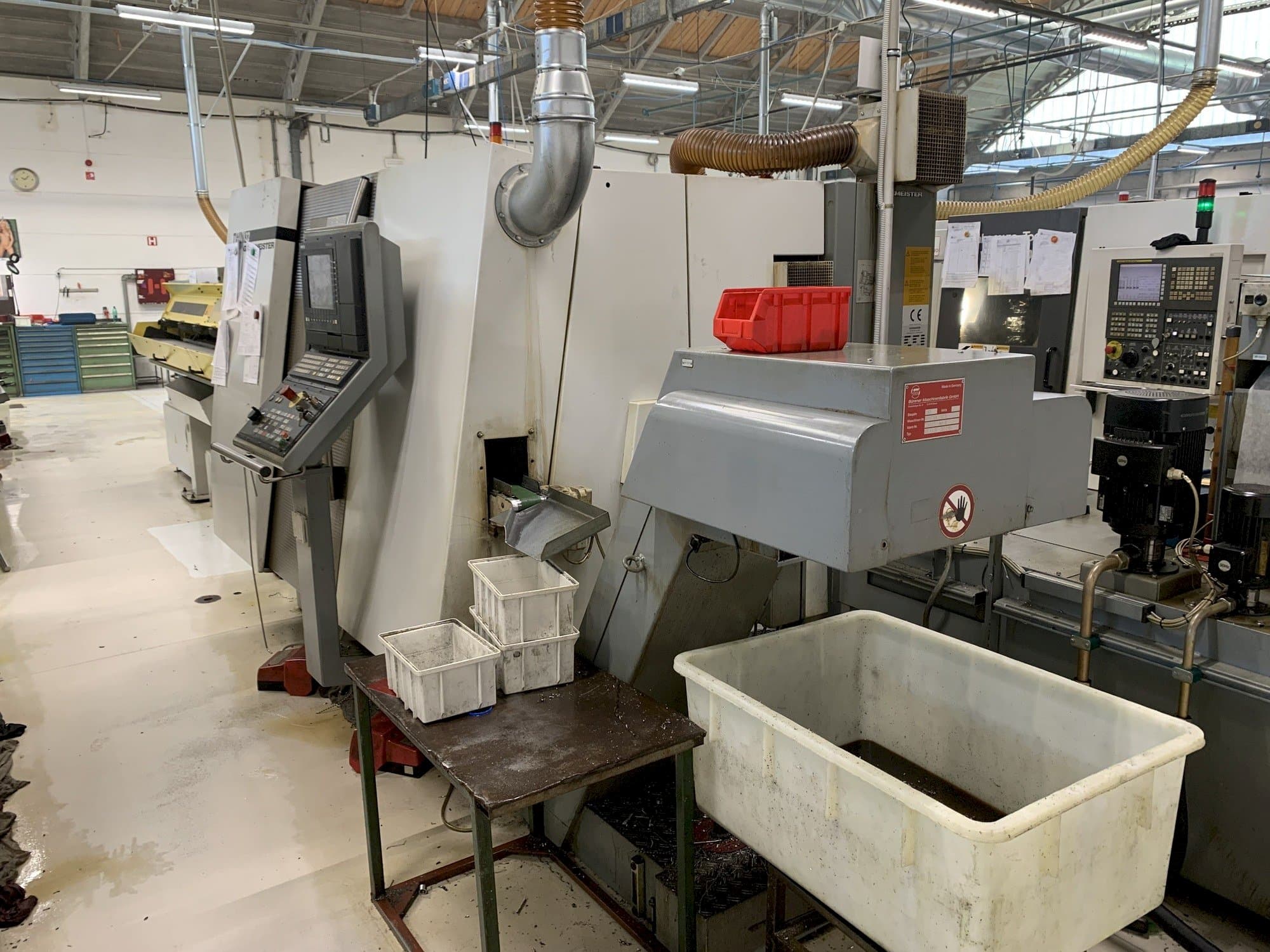 Prikaz  stroja Gildemeister Twin 32  sprijeda