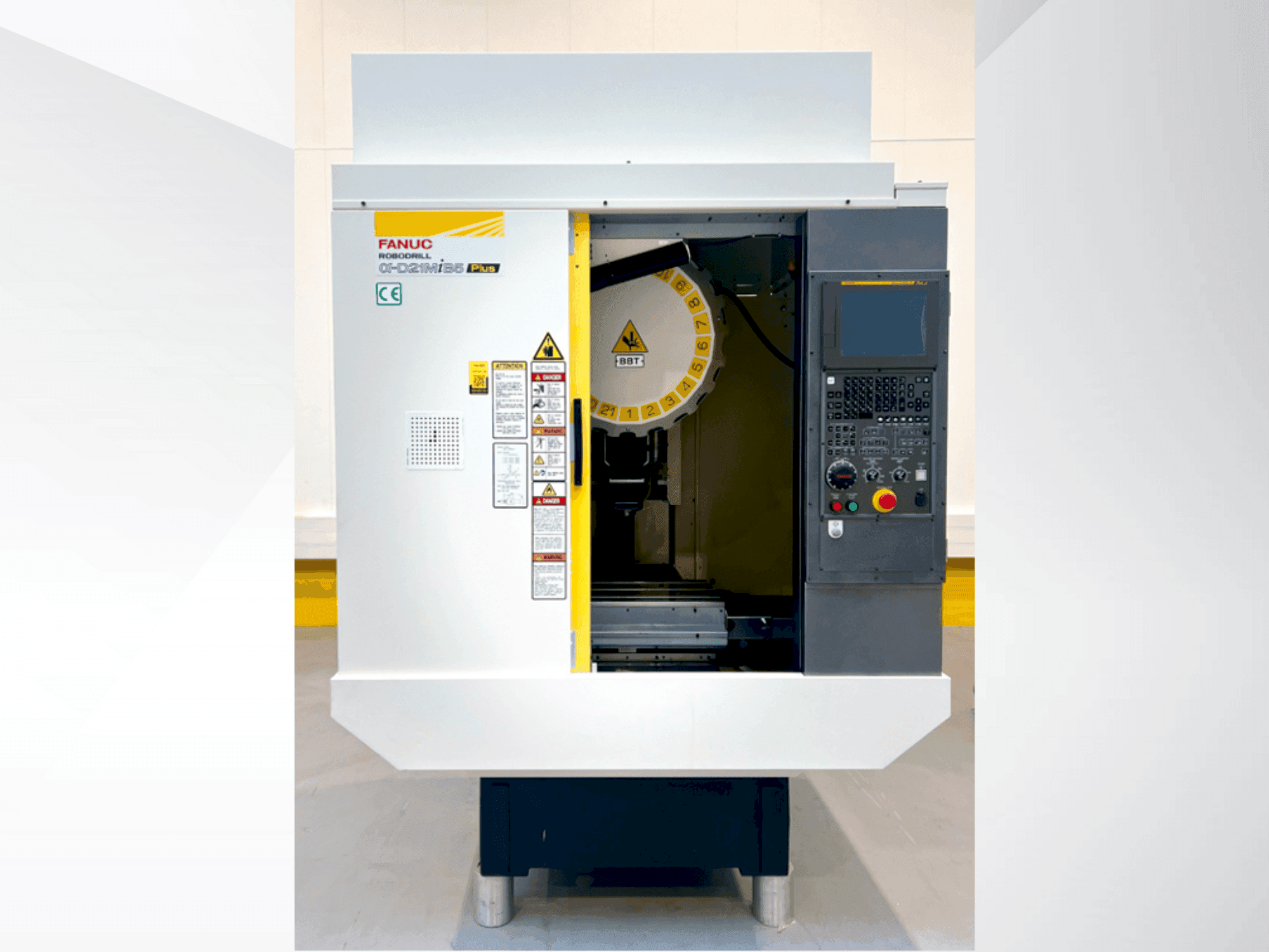 Prikaz  stroja FANUC ROBODRILL α-D21MiB5 Plus  sprijeda