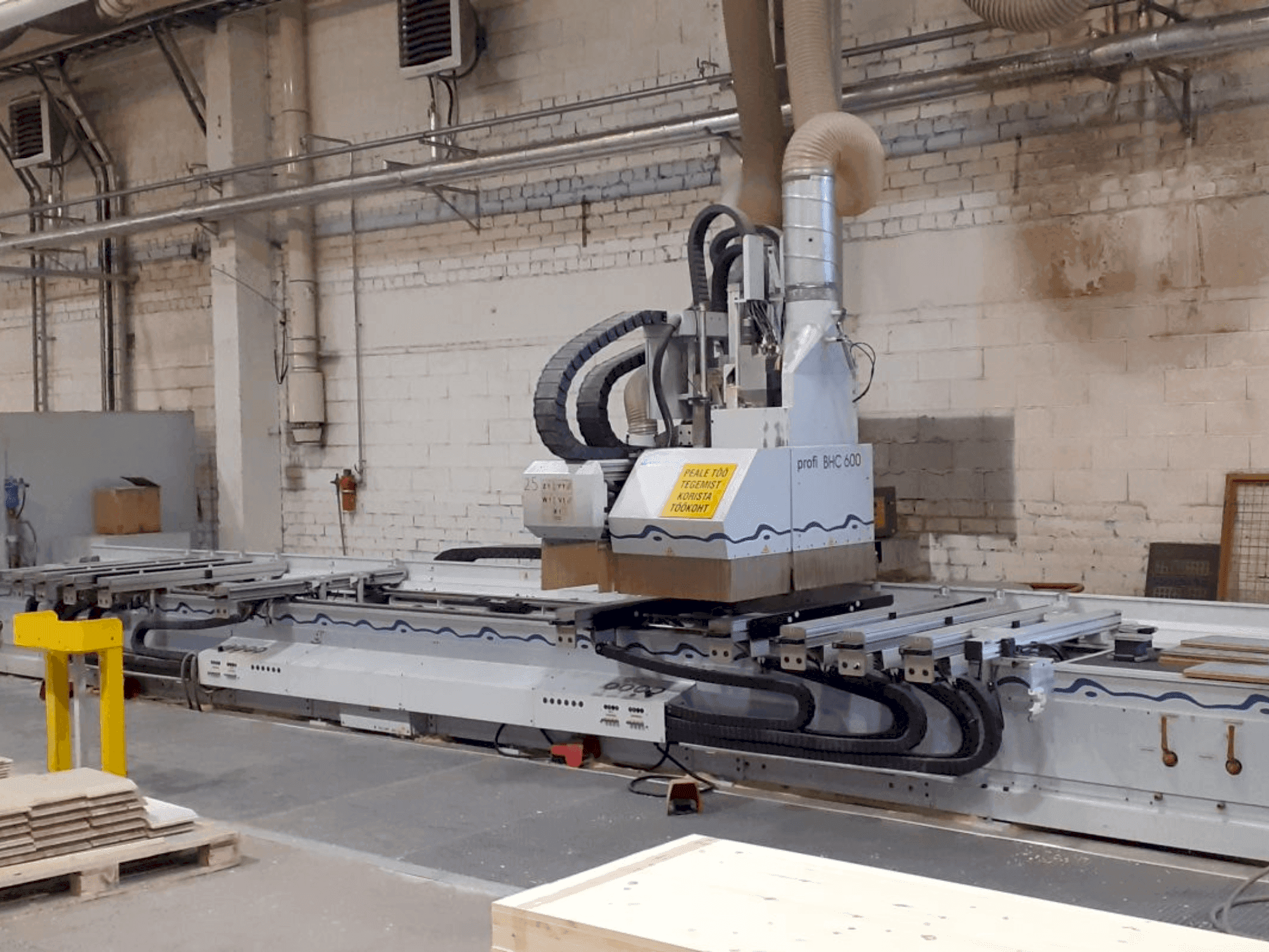 Prikaz  stroja Weeke Profi BHC 600  sprijeda