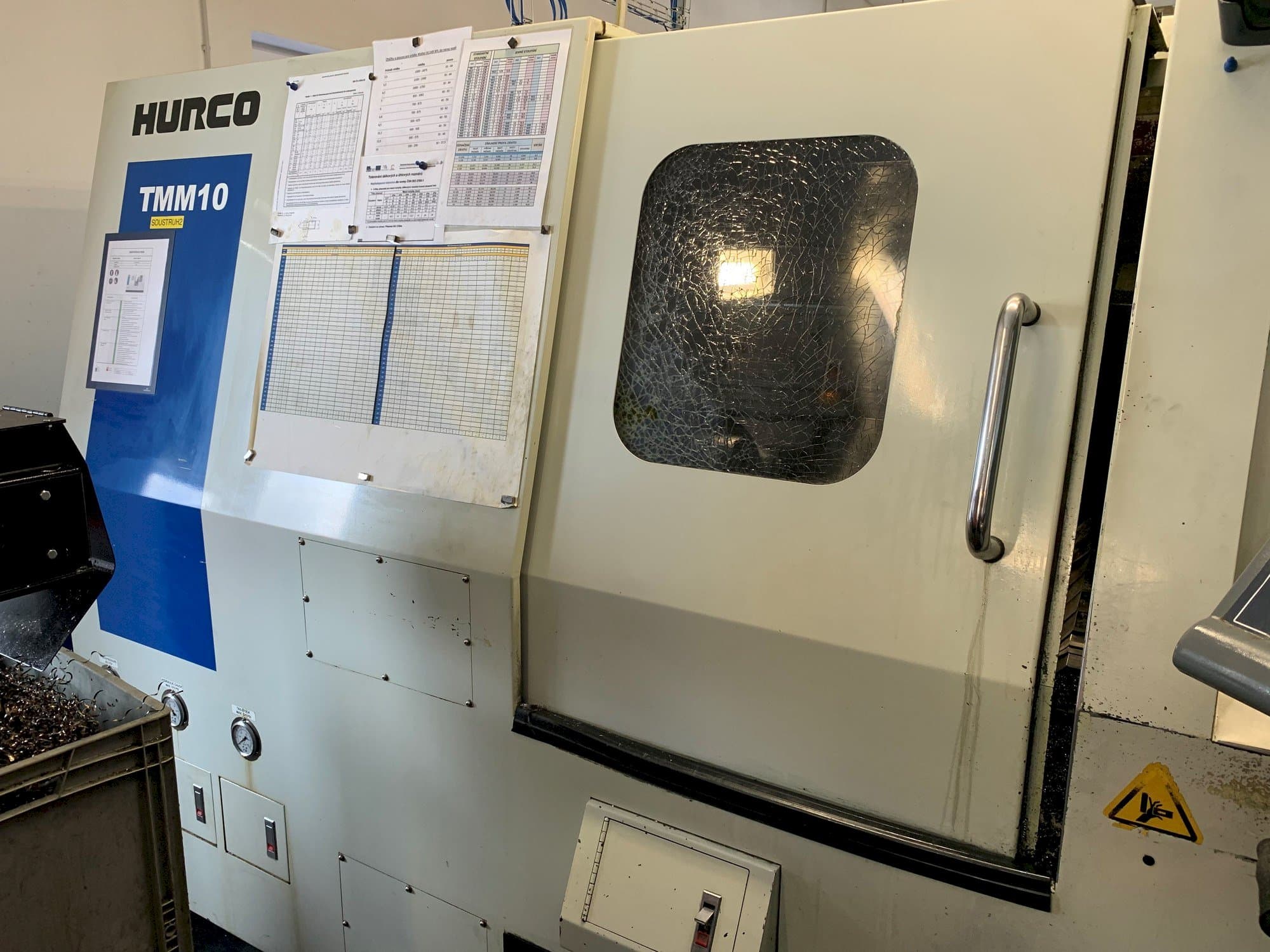 Prikaz  stroja Hurco TMM 10  sprijeda