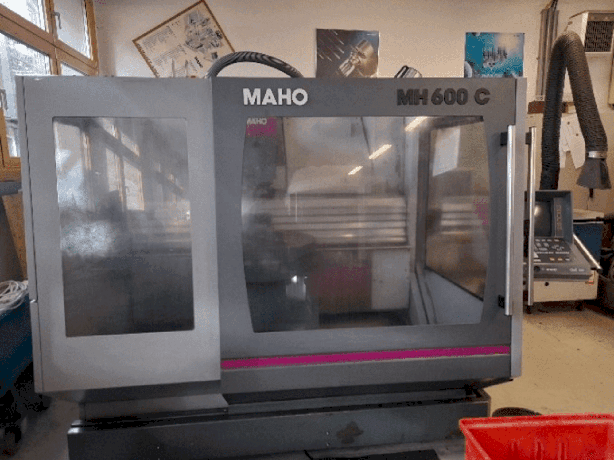 Prikaz  stroja MAHO MH 600 C  sprijeda