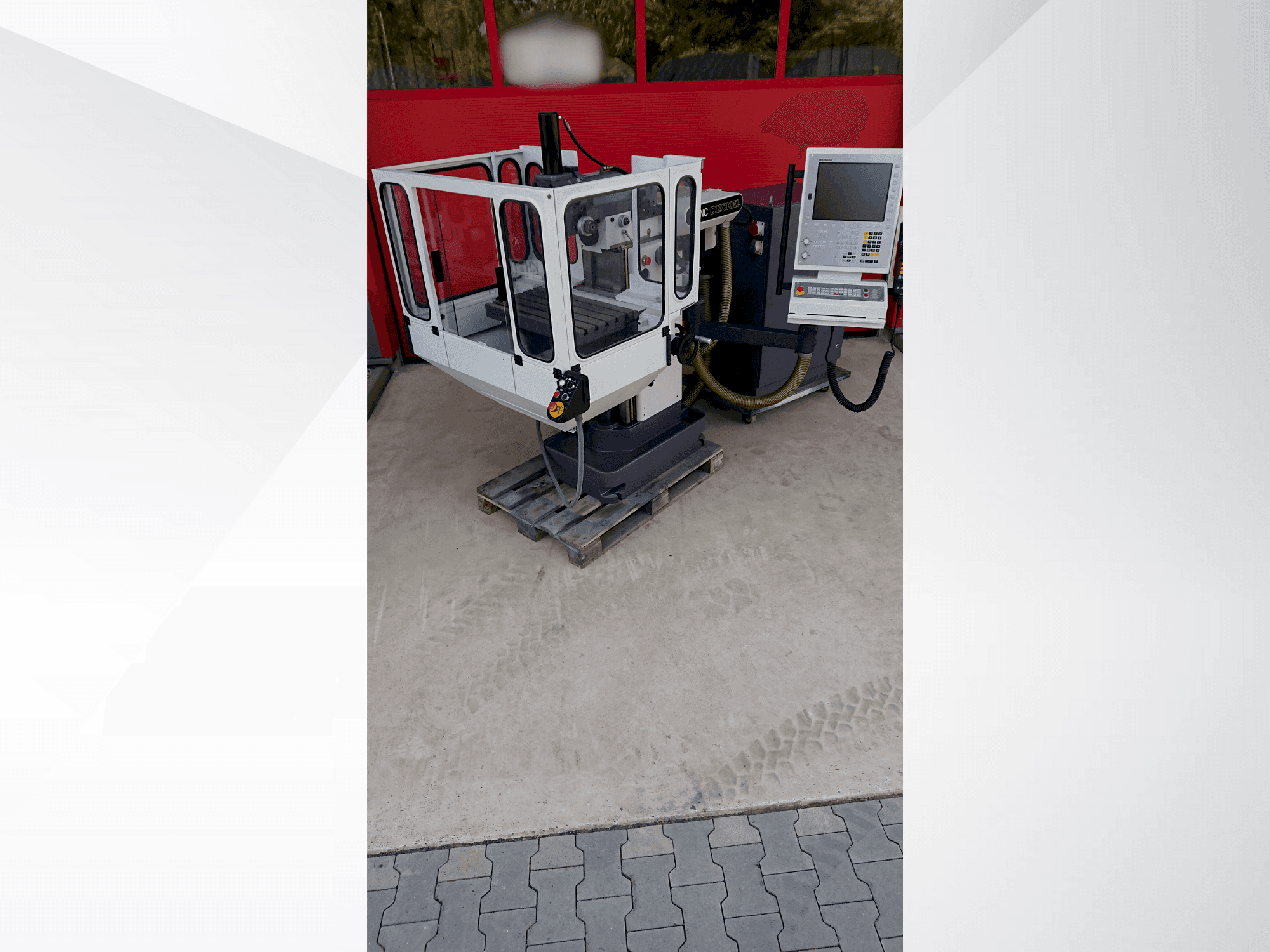 Prikaz  stroja DECKEL FP2NC  sprijeda