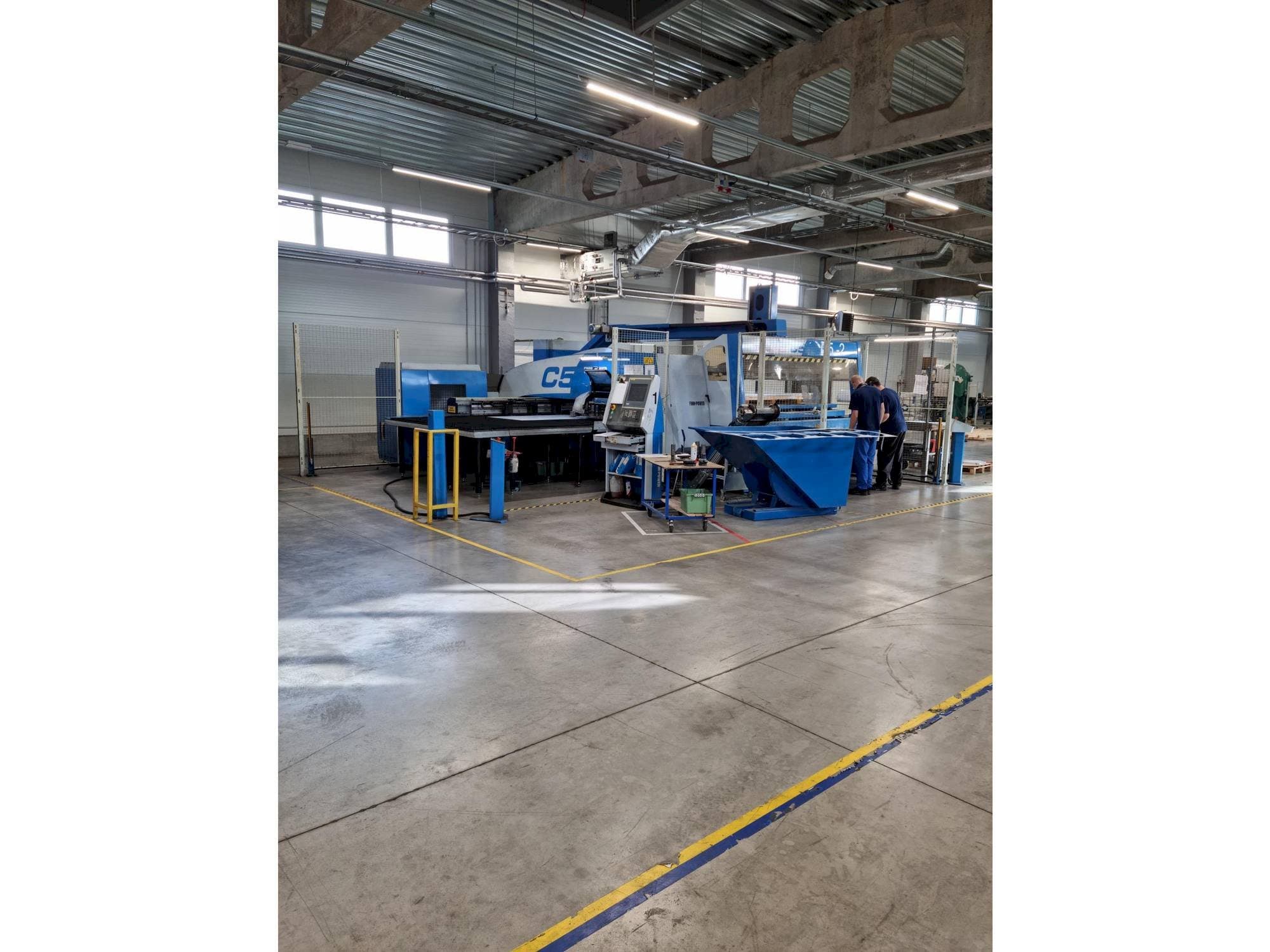 Prikaz lijeve strane  stroja Finn-Power C5 + Compact Express