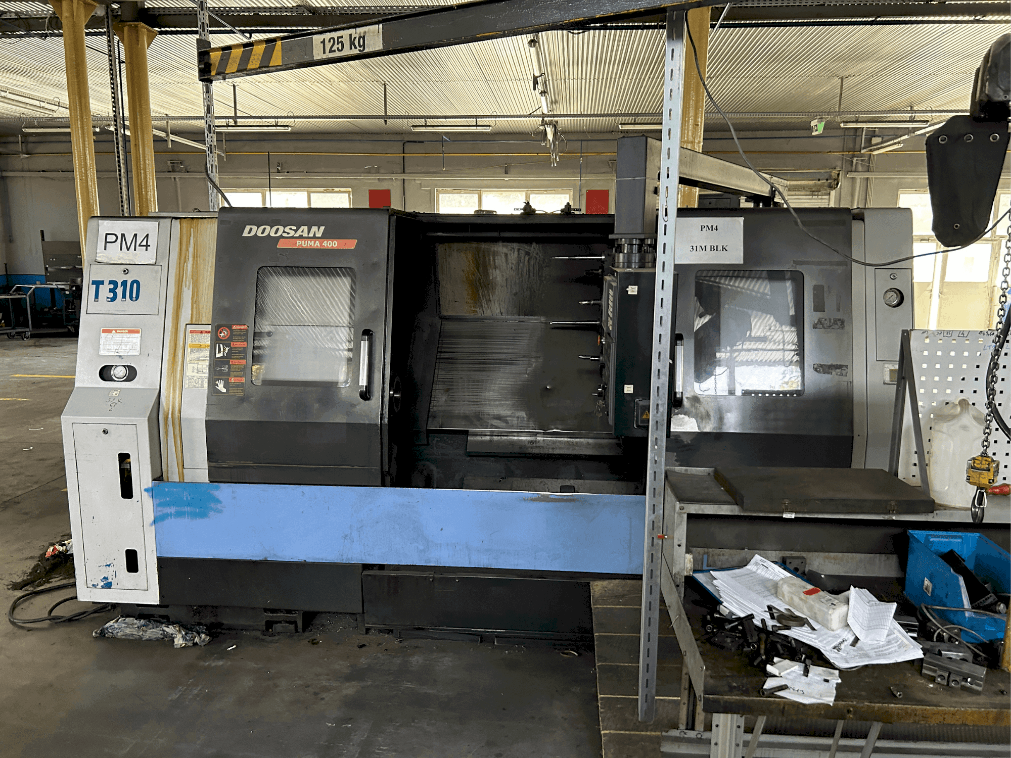 Prikaz  stroja DOOSAN puma 400 B  sprijeda