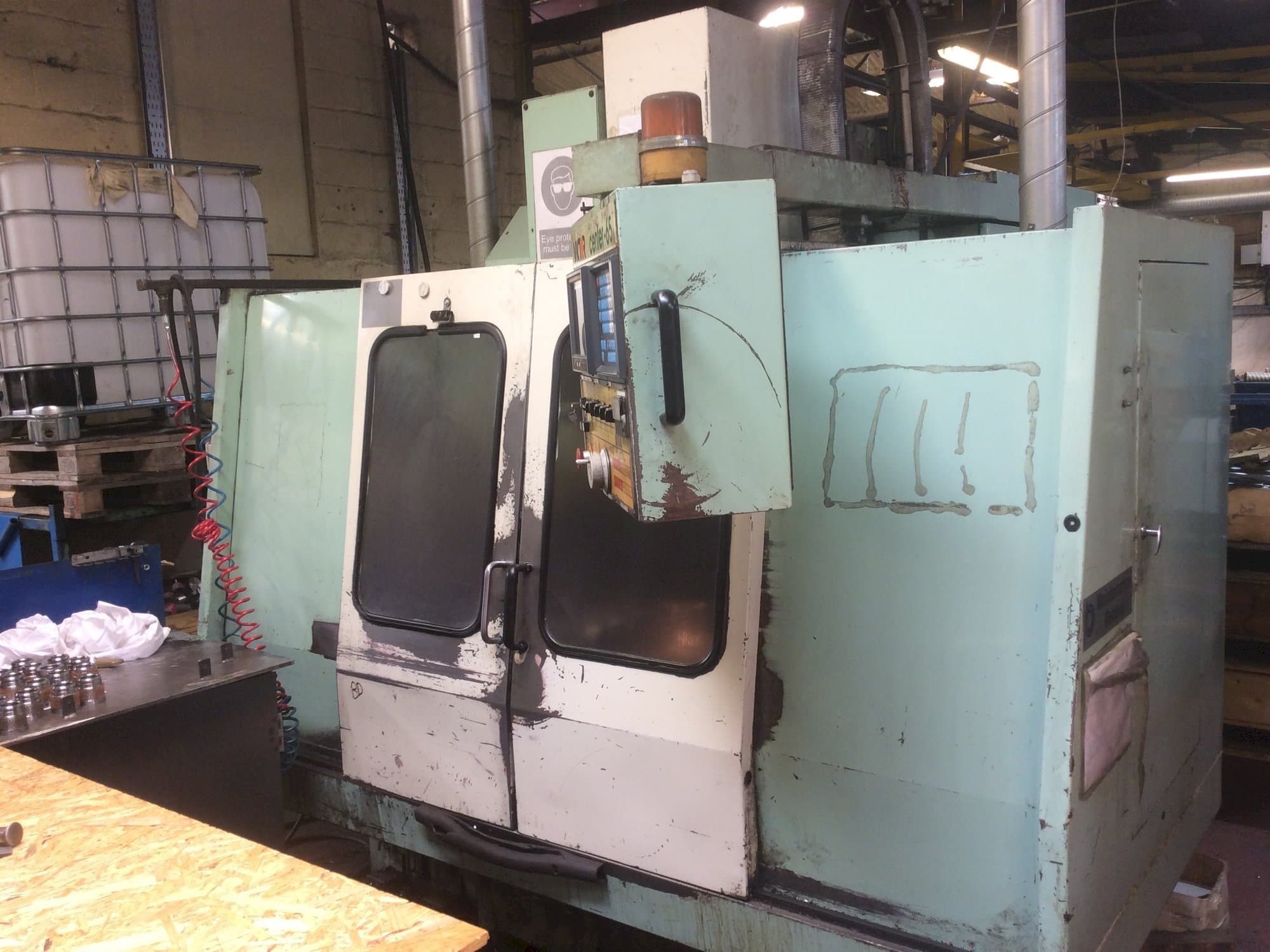 Prikaz  stroja Victor V Center-65  sprijeda