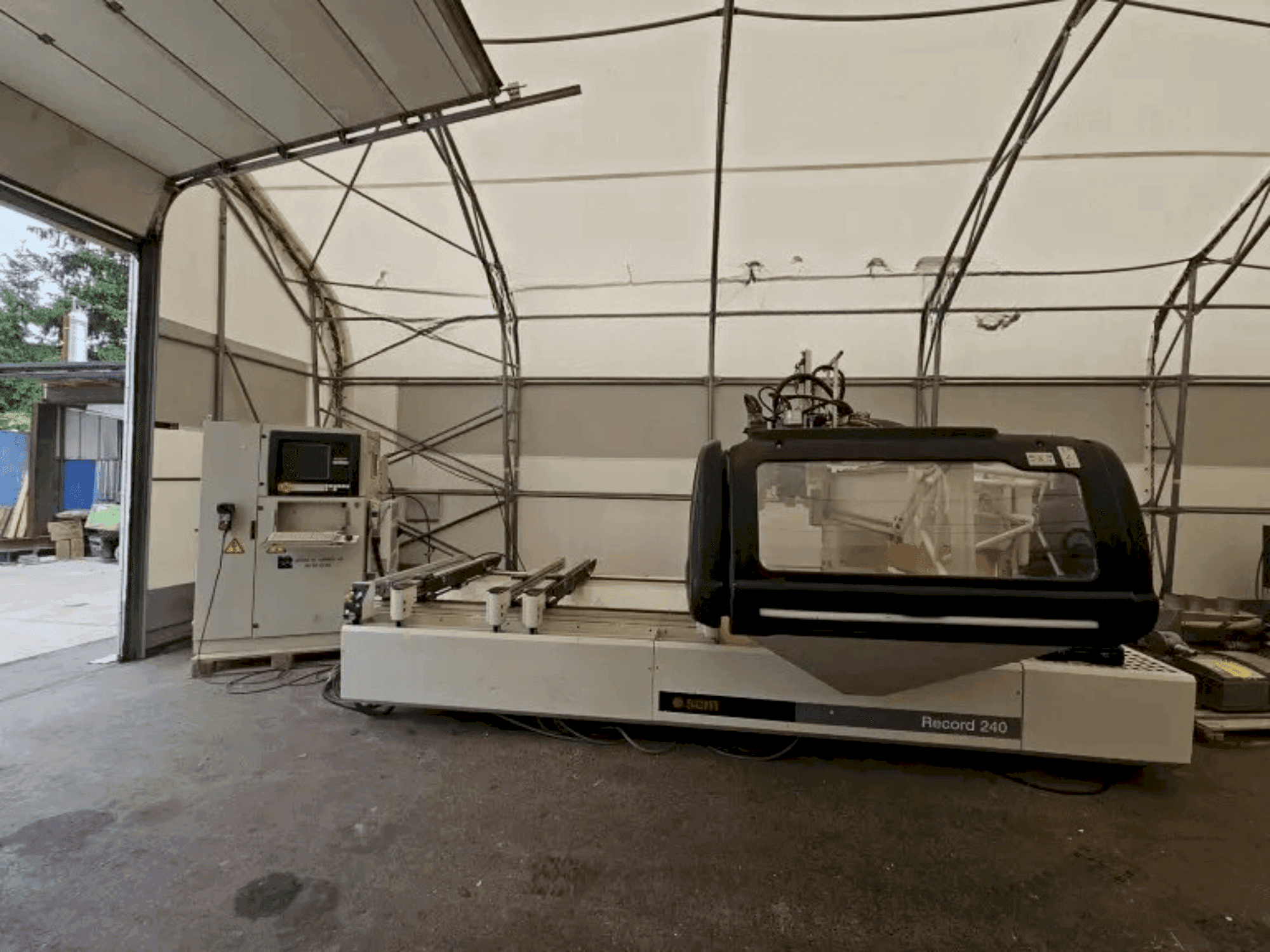 Prikaz  stroja SCM Record 240 TV  sprijeda