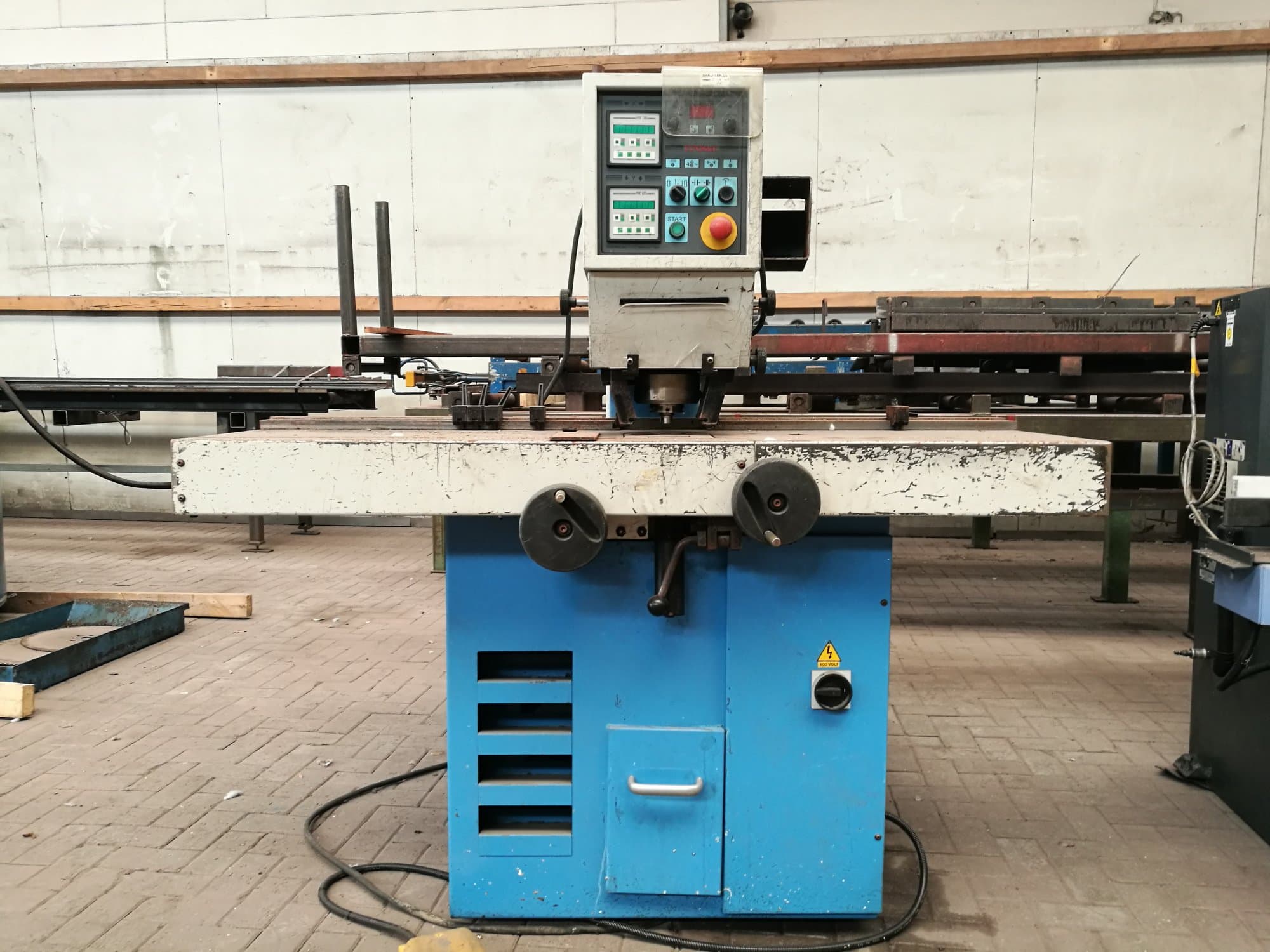 Prikaz  stroja Euromac XP 750/25 sprijeda