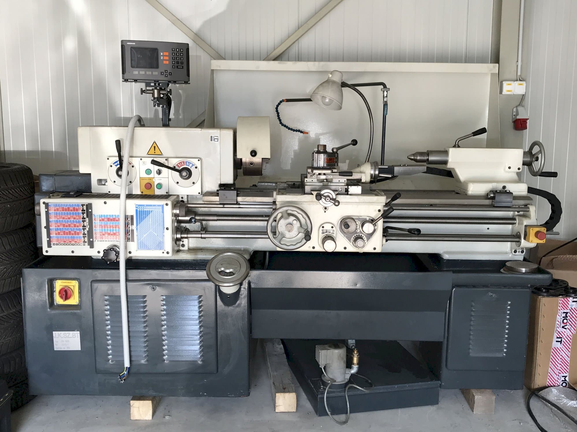 Prikaz  stroja TOS JSV-18RA sprijeda