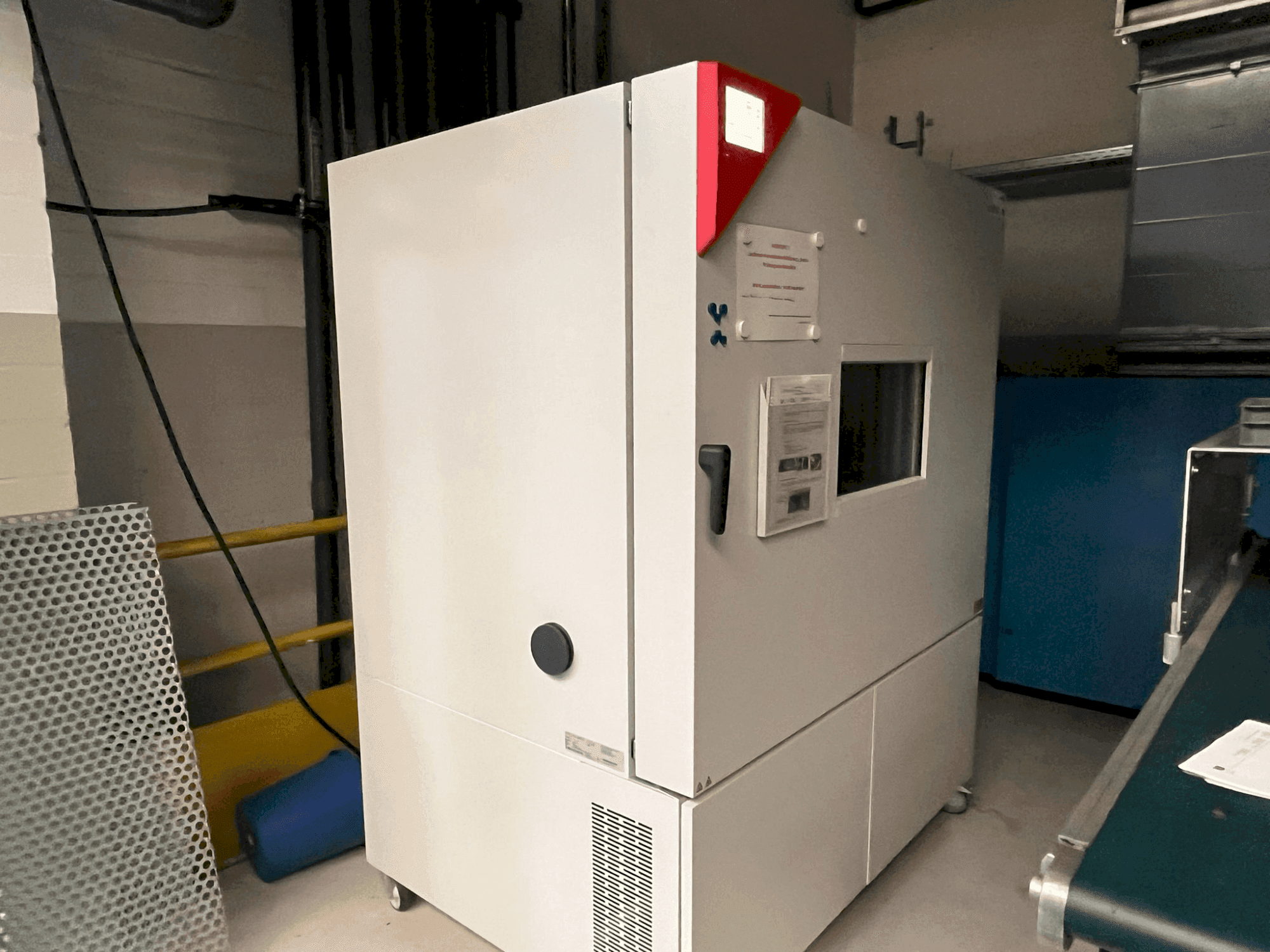 Prikaz  stroja BINDER MKFT 720  sprijeda