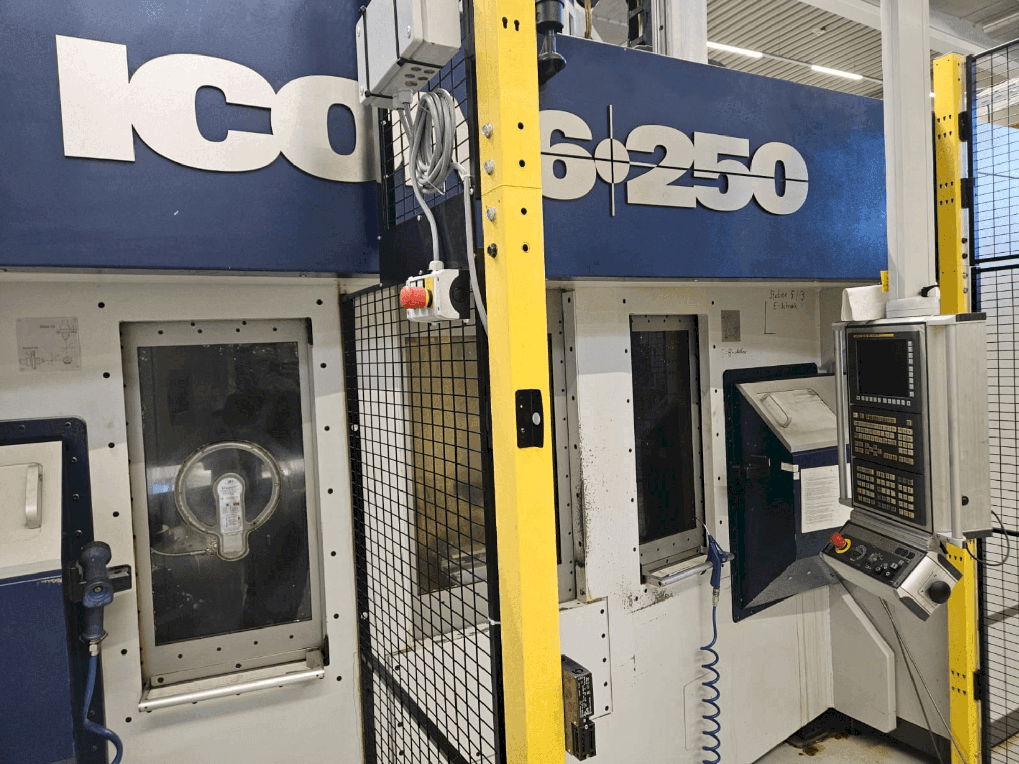 Prikaz  stroja ICON 6-250  sprijeda