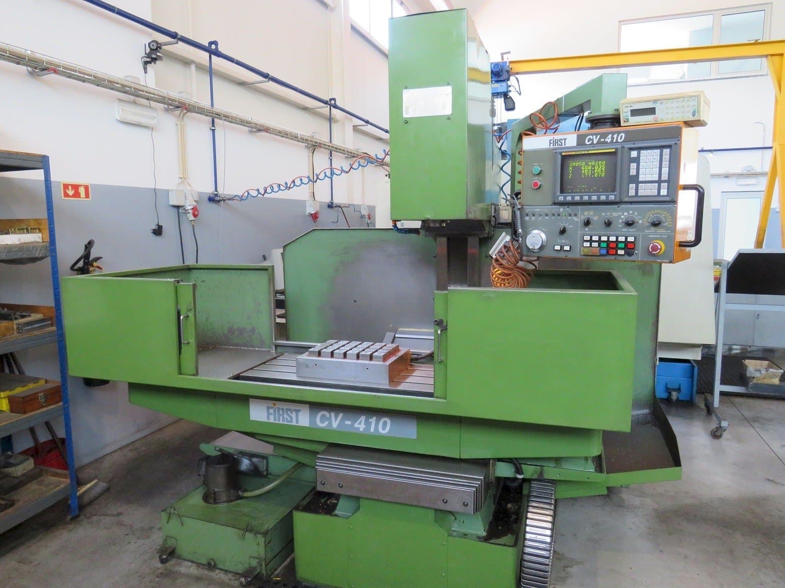 Prikaz  stroja FIRST CV-410  sprijeda