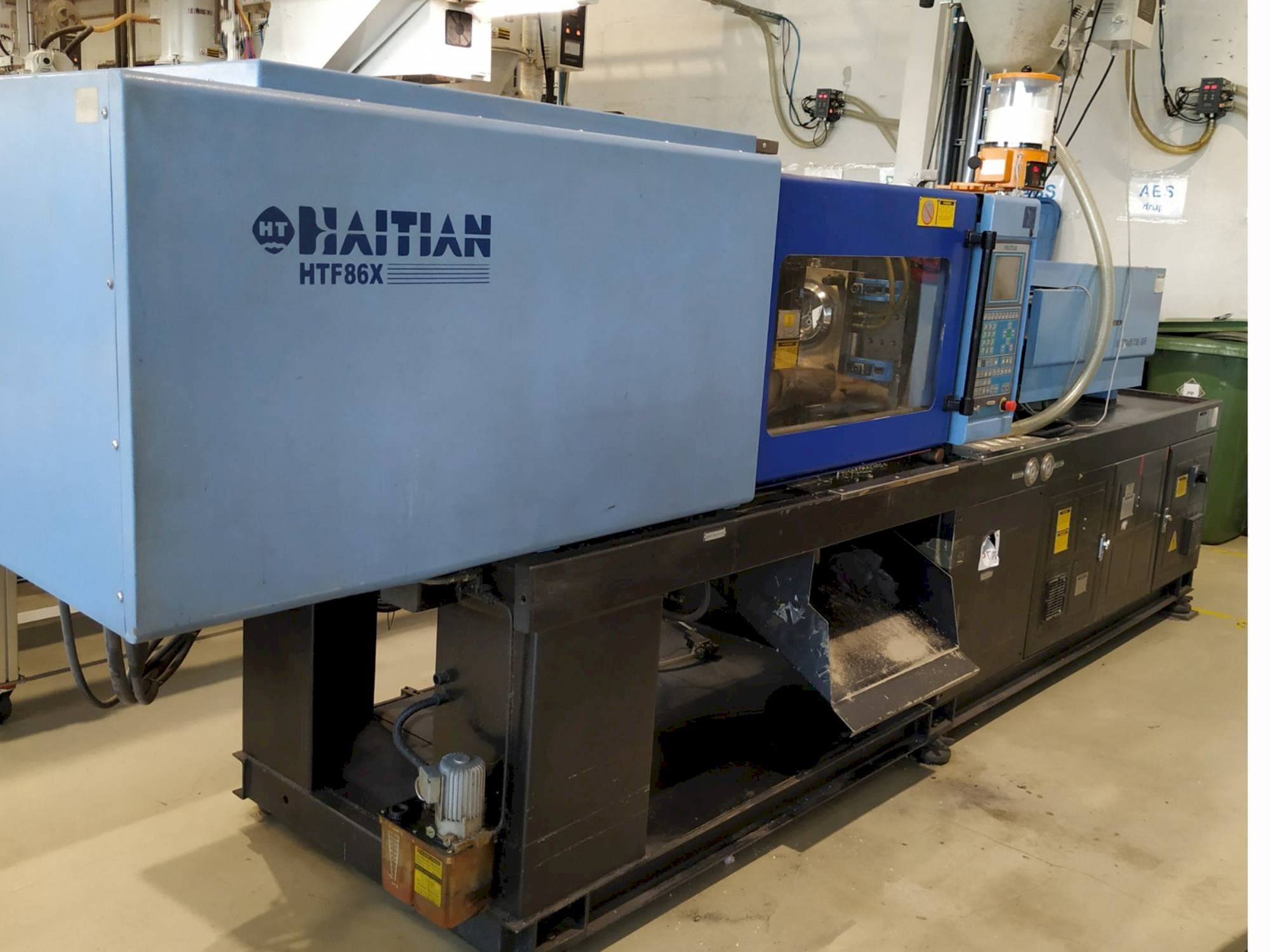 Prikaz lijeve strane  stroja HAITIAN HTF86X