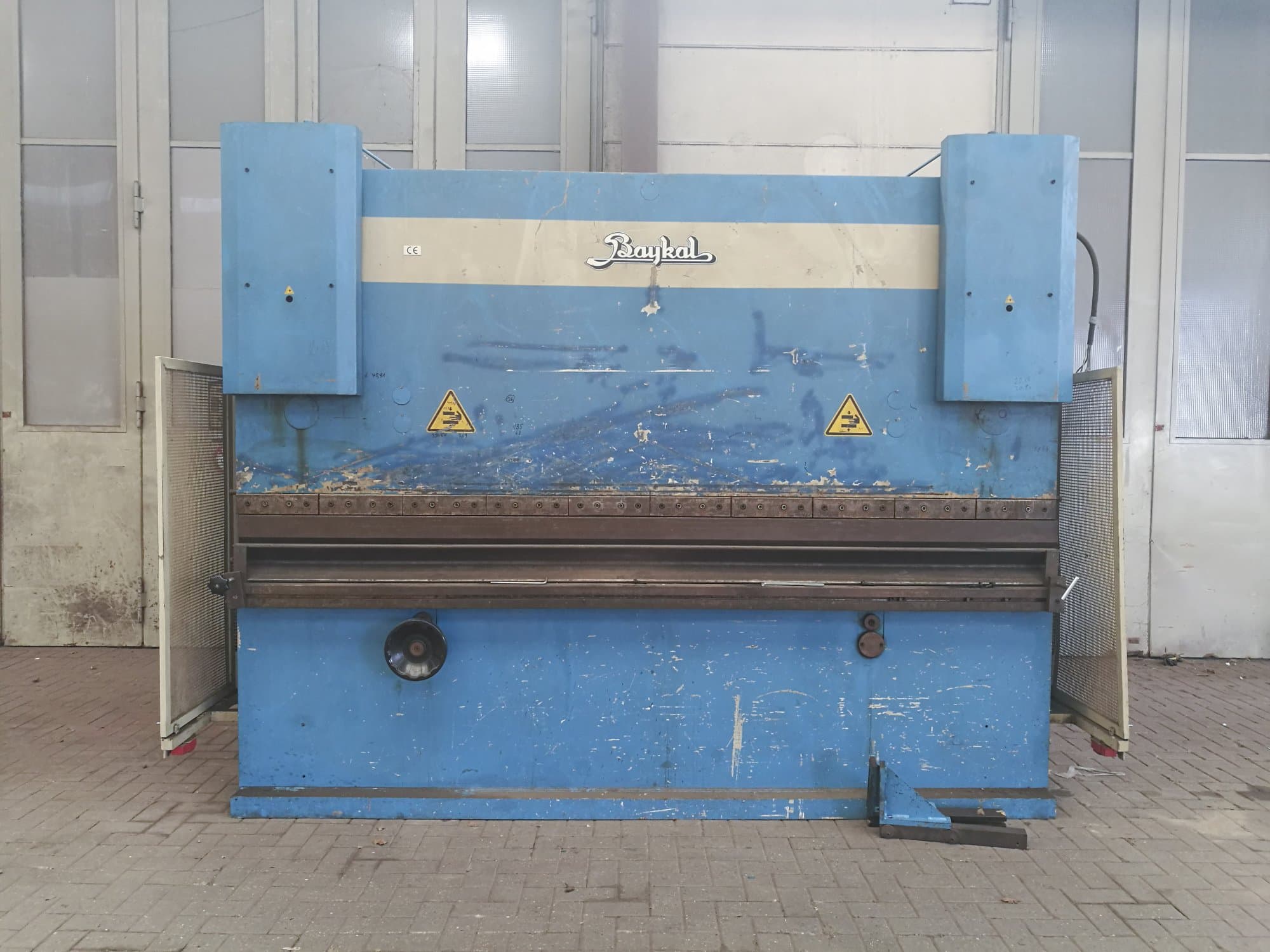 Prikaz  stroja Baykal APH 3112x220 sprijeda