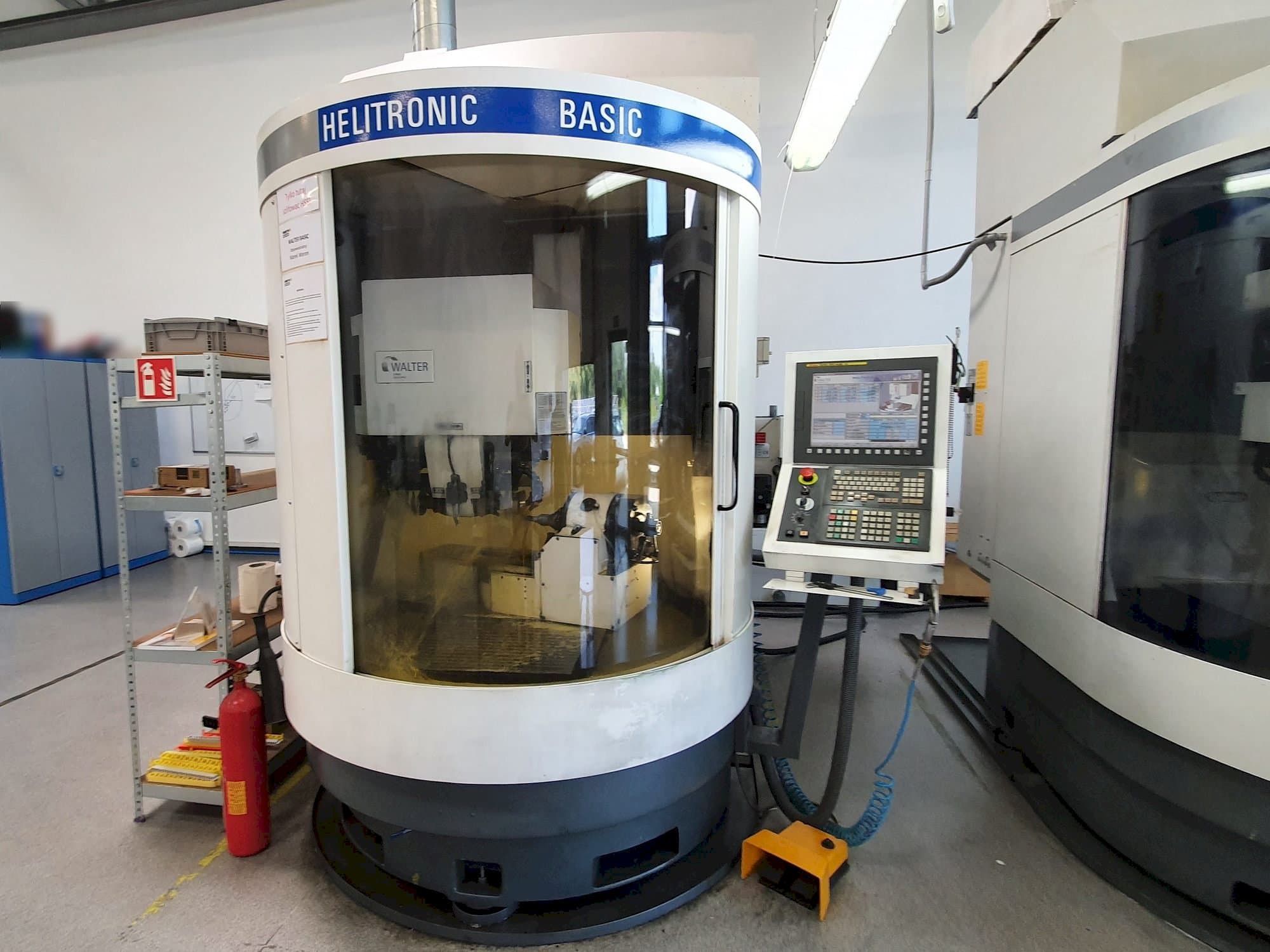 Prikaz  stroja Walter Helitronic BASIC-F  sprijeda