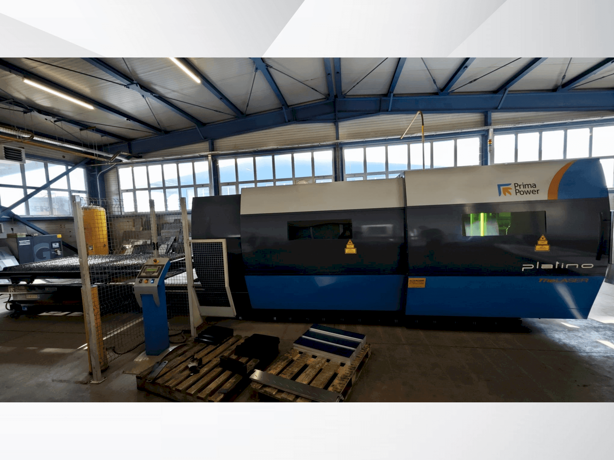 Prikaz  stroja Prima Power PLATINO FIBER  sprijeda