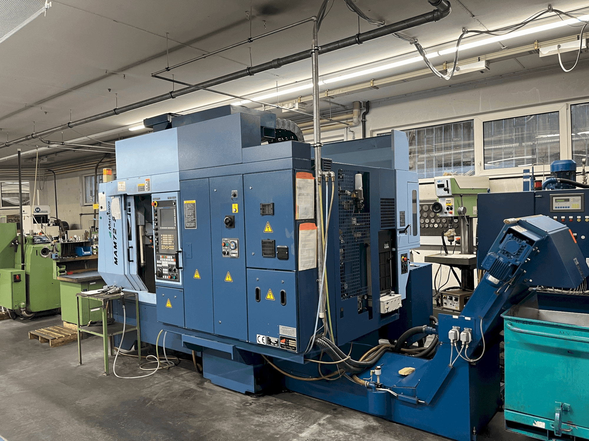 Prikaz  stroja Matsuura MAM72-25V  sprijeda