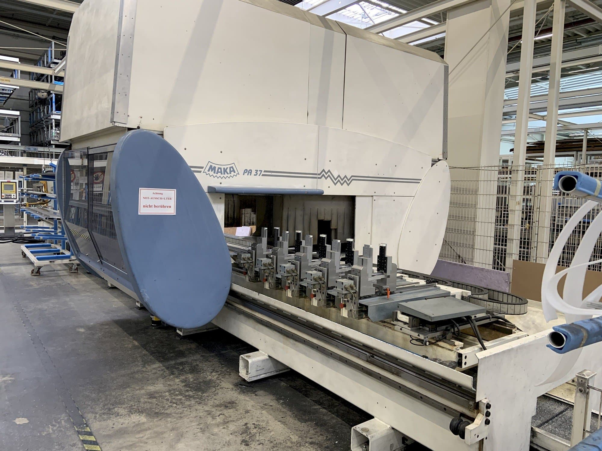 Prikaz  stroja MAKA PA37  sprijeda