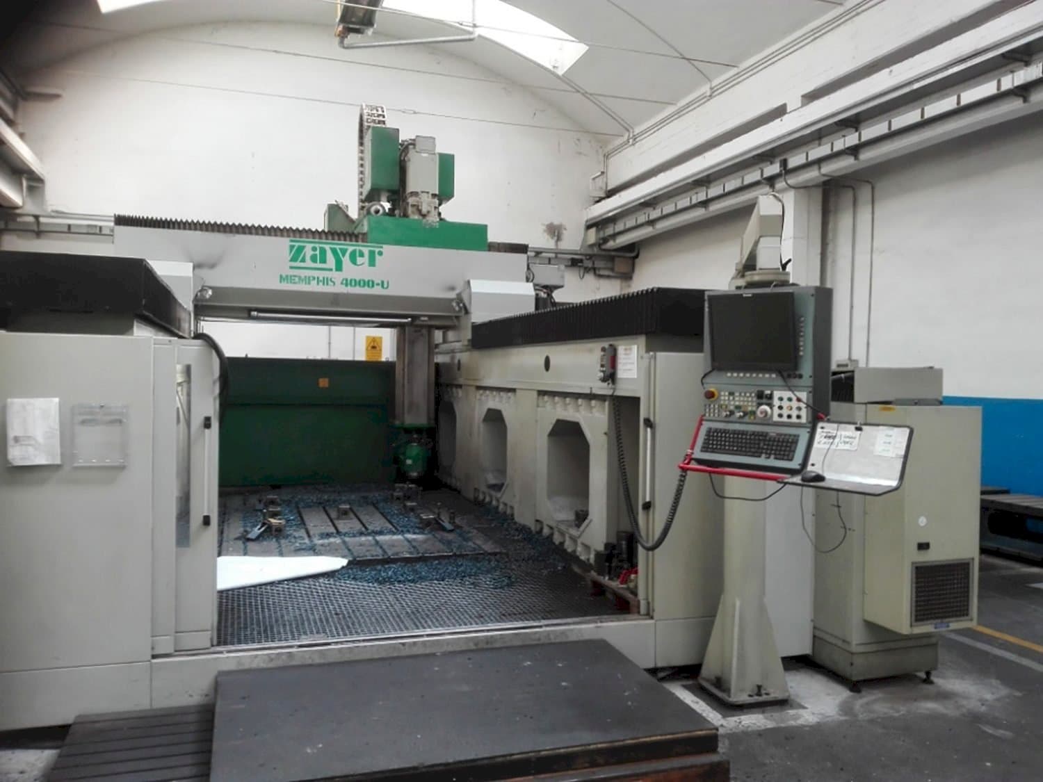 Prikaz  stroja Zayer Memphis 4000  sprijeda