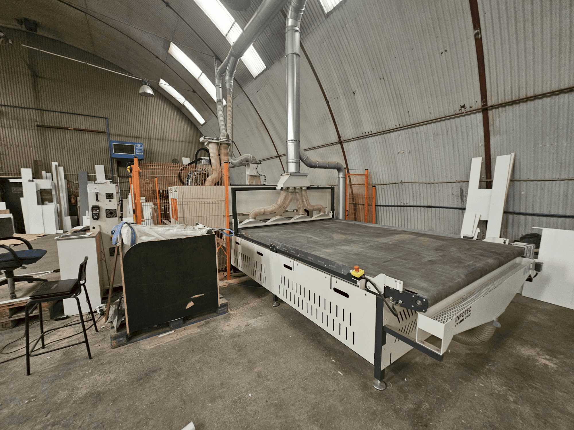 Prikaz  stroja INFOTEC 3121 PRO EVO  sprijeda