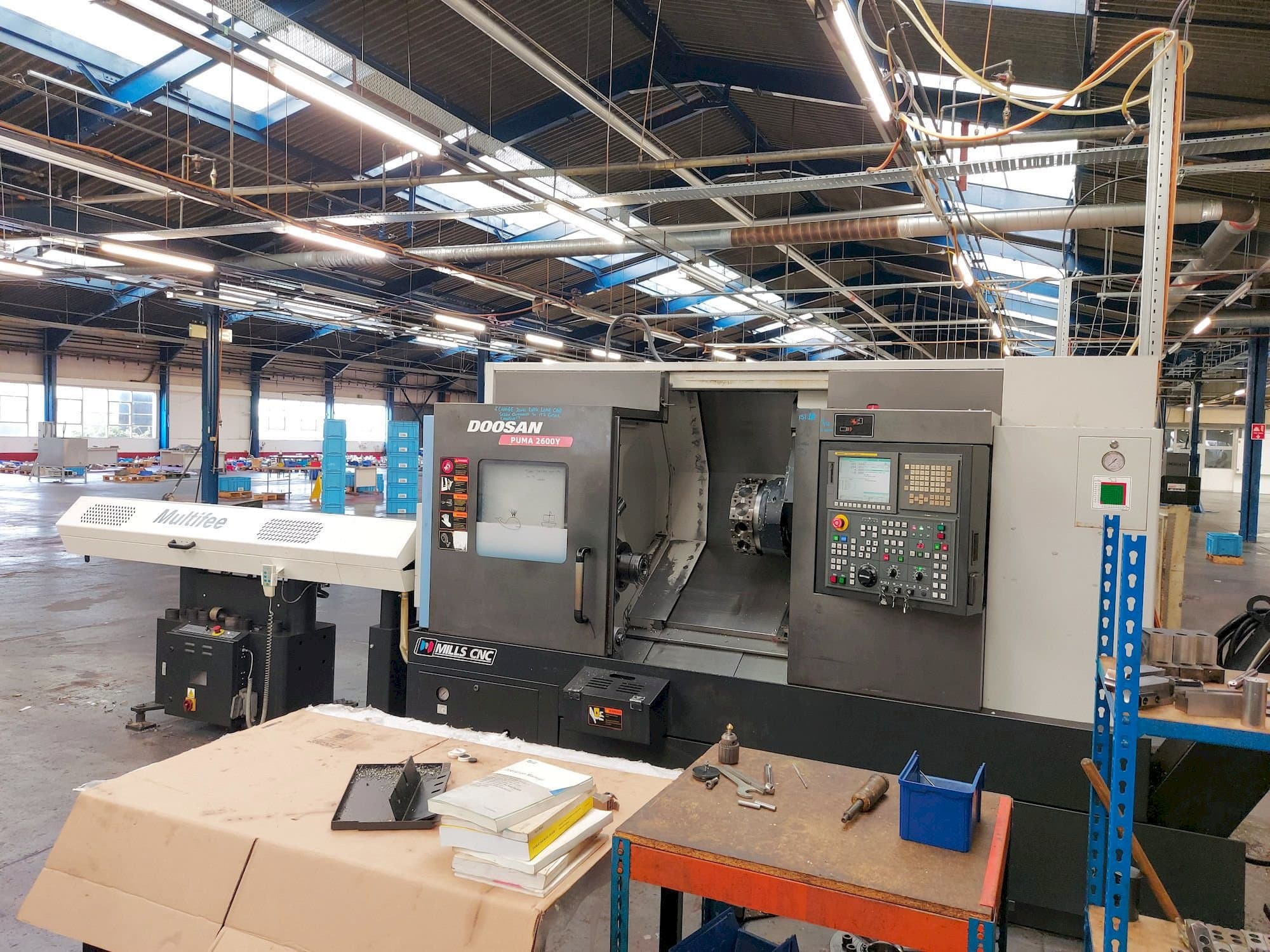 Prikaz  stroja Doosan Puma 2600Y  sprijeda