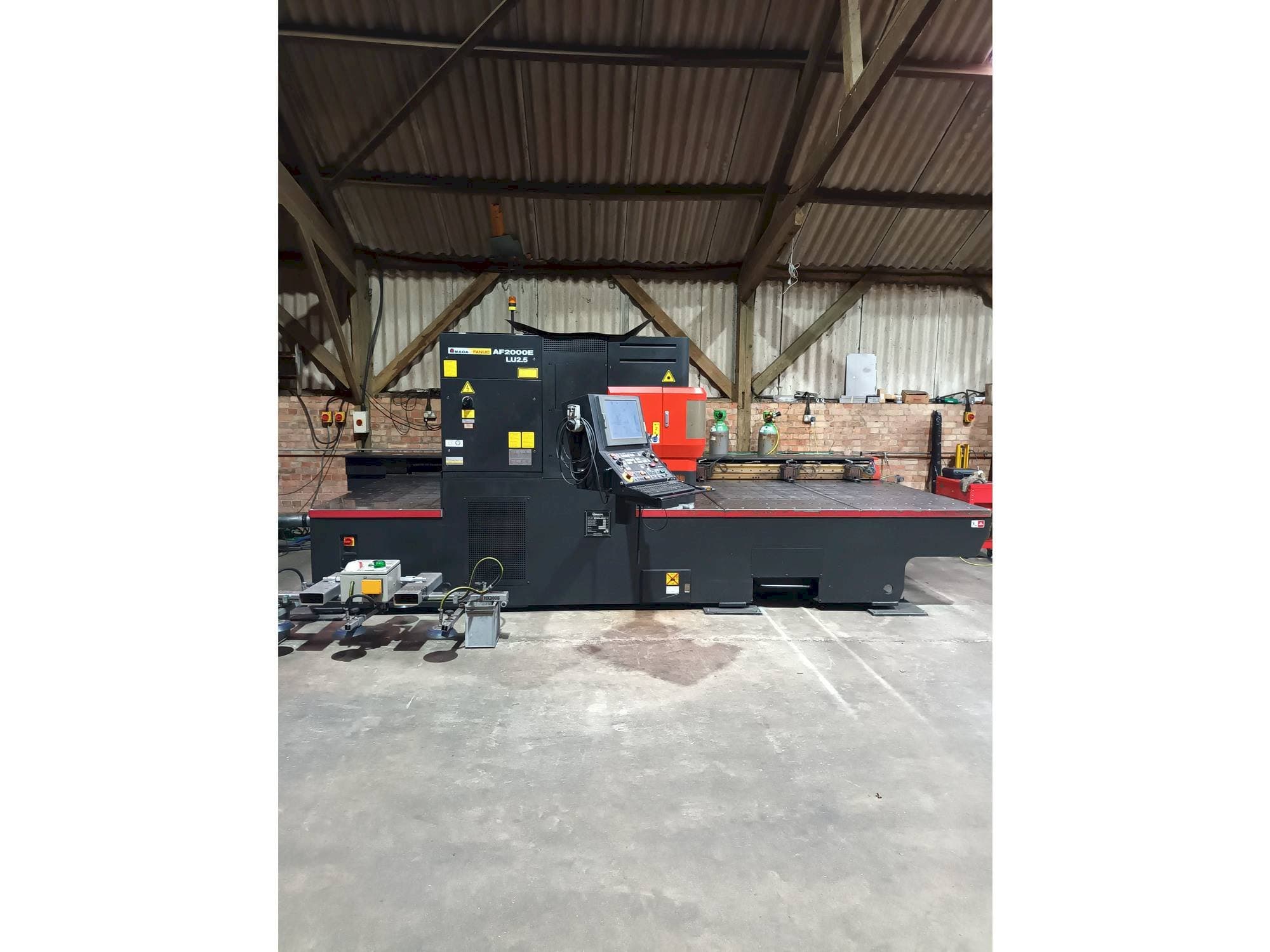 Prikaz  stroja AMADA LC 2415 alpha 4 NT  sprijeda