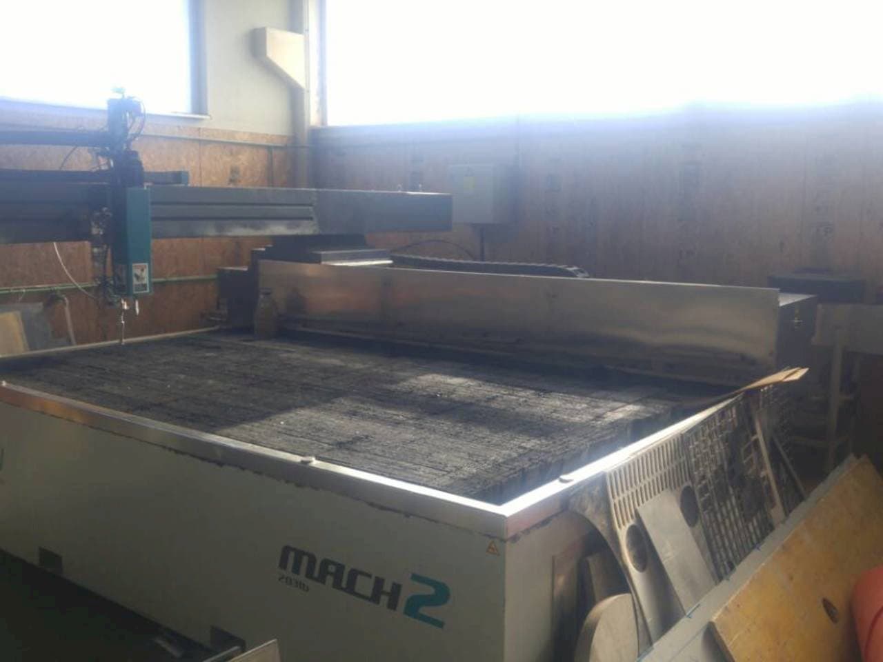 Prikaz  stroja Flow Mach2-3120b  sprijeda