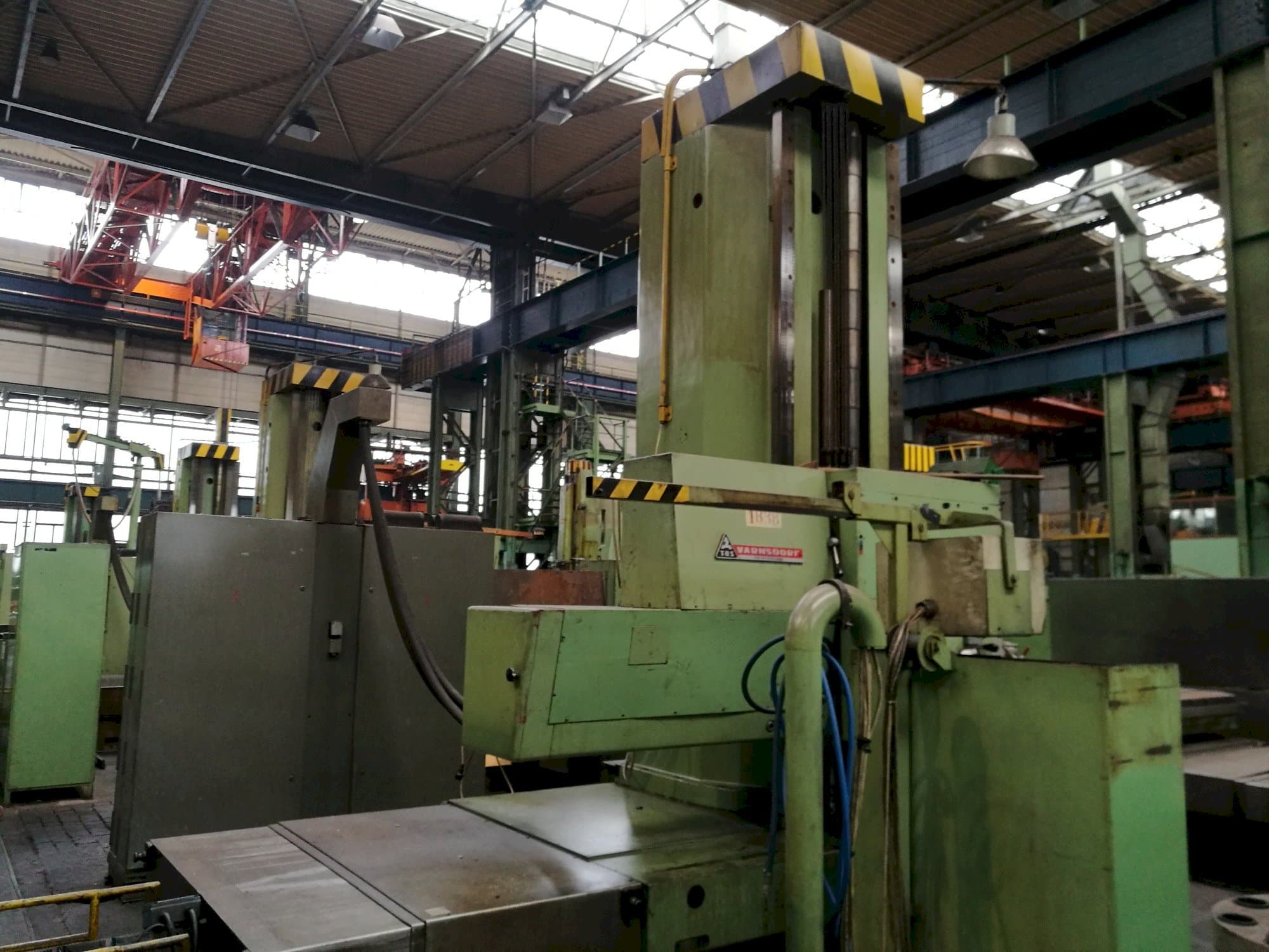 Prikaz  stroja TOS WHN 13  sprijeda