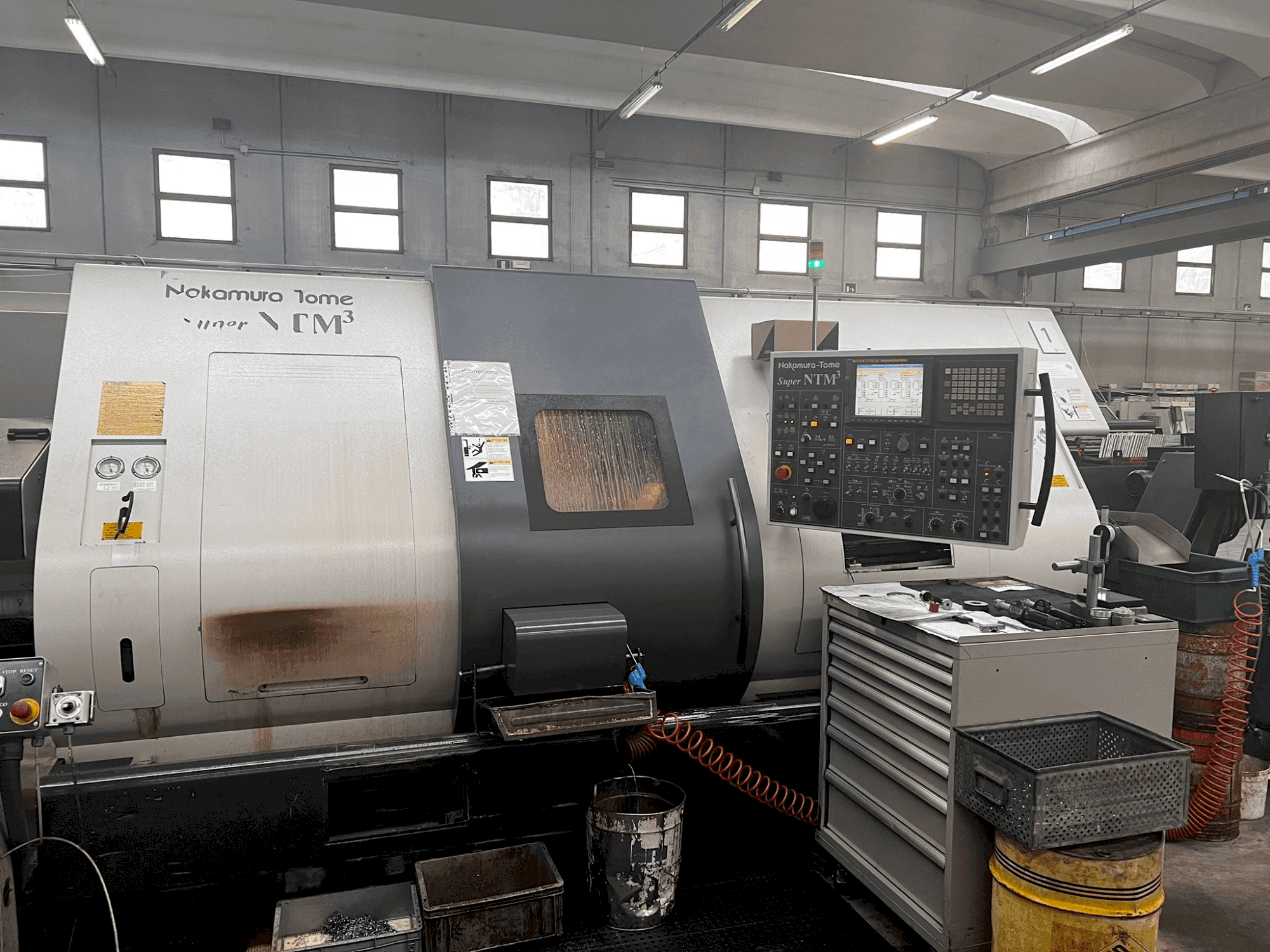 Prikaz  stroja NAKAMURA NTM3  sprijeda
