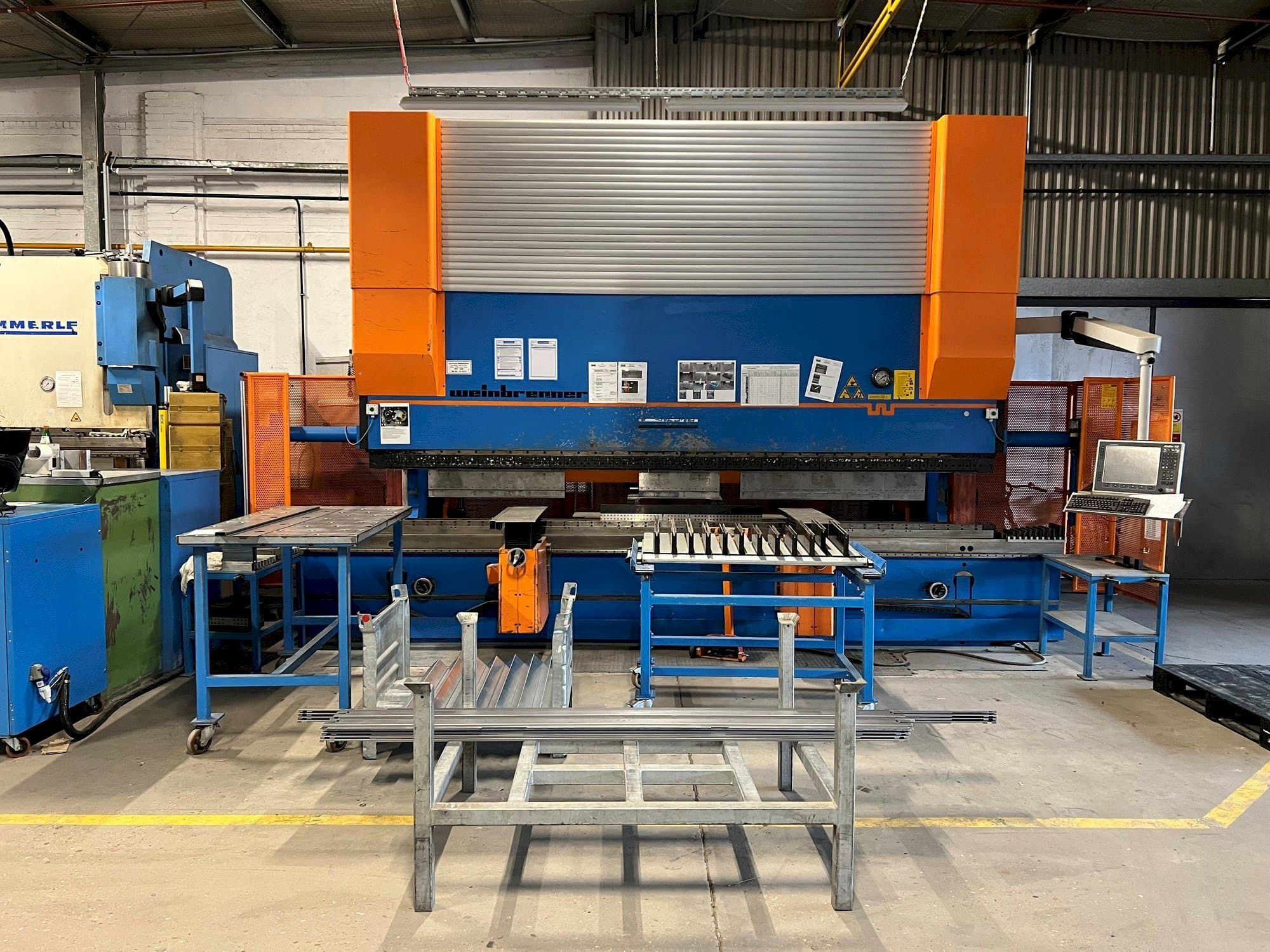 Prikaz  stroja Weinbrenner GP400  sprijeda