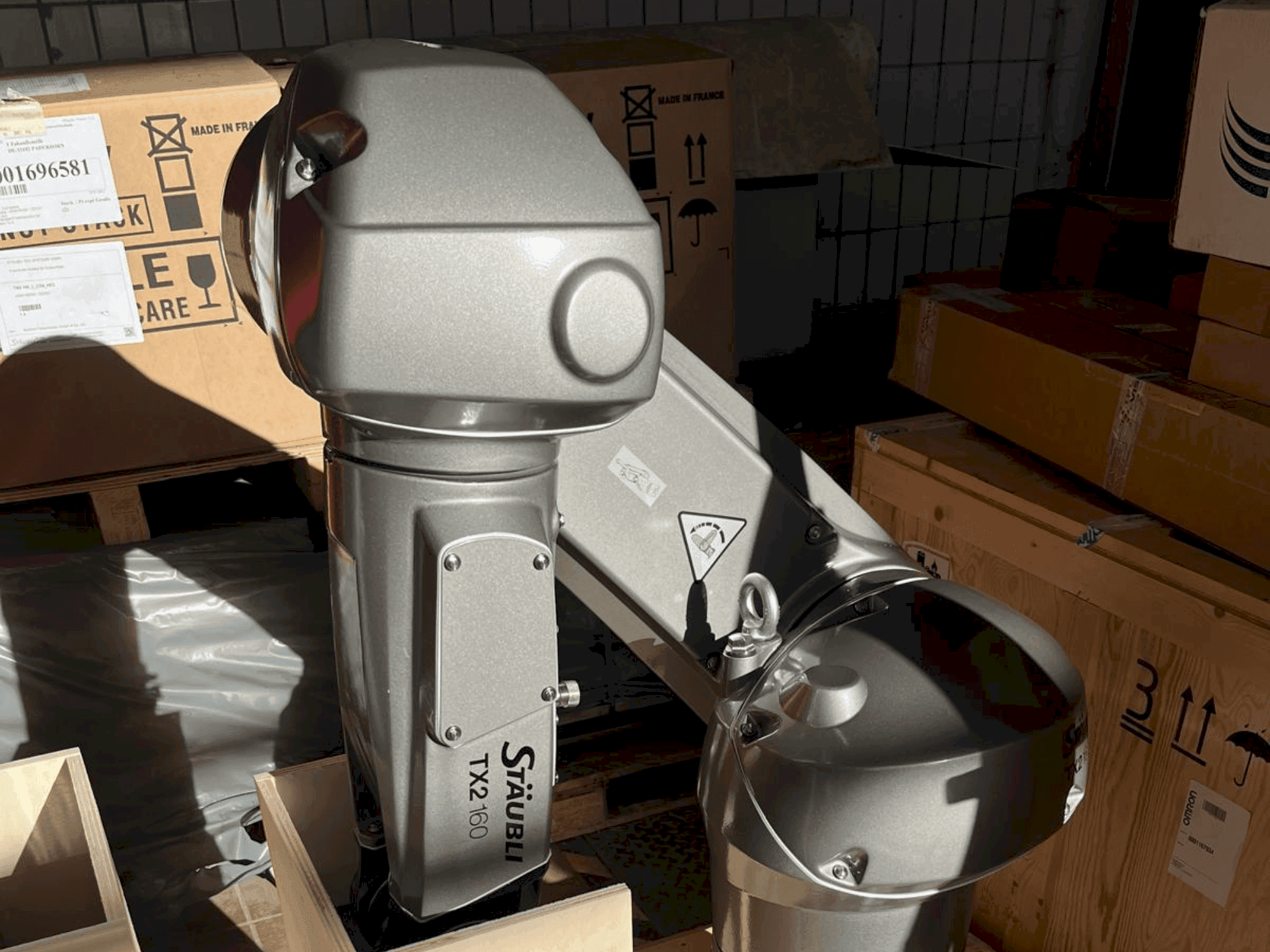 Prikaz  stroja STAUBLI TX2-160 HE  sprijeda