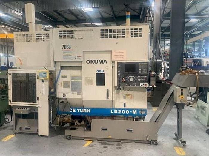 Prikaz stroja Okuma LB 200M sprijeda