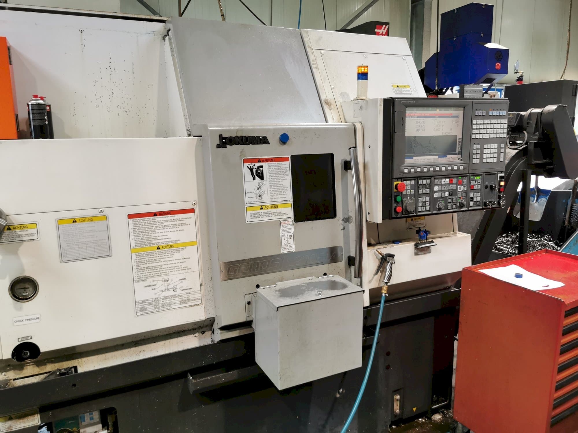 Prikaz  stroja Okuma GENOS L200E-MY  sprijeda