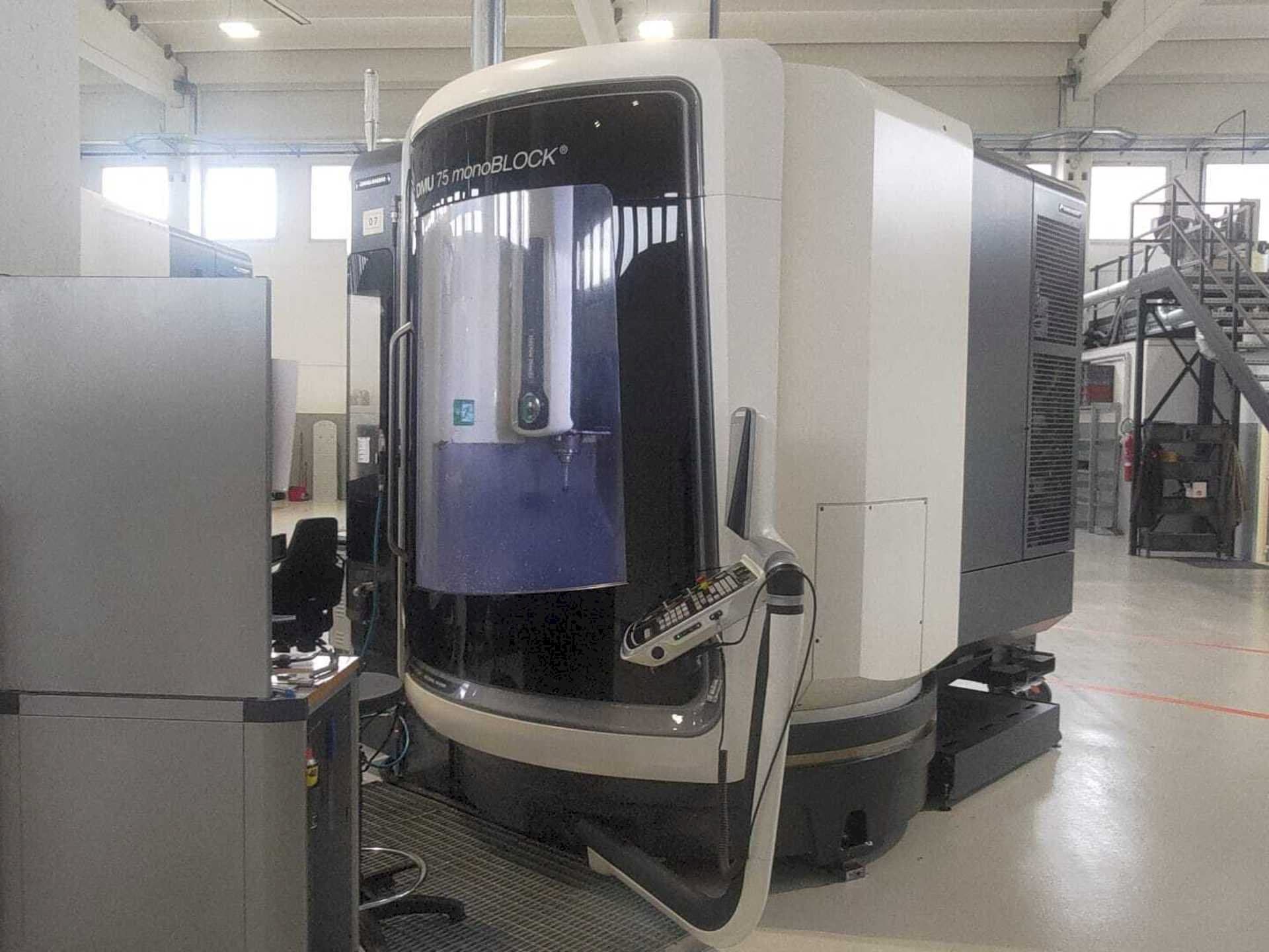 Prikaz stroja DMG MORI DMU 75 monoBLOCK sprijeda