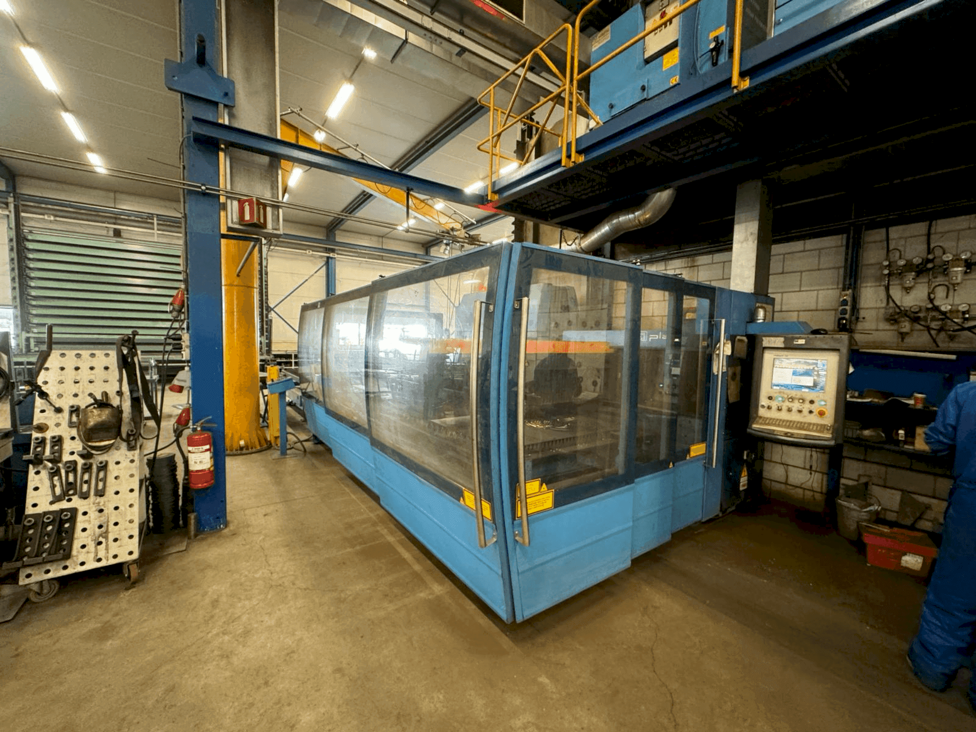 Prikaz  stroja Prima Power Platino 1530HS 3kW CO2  sprijeda