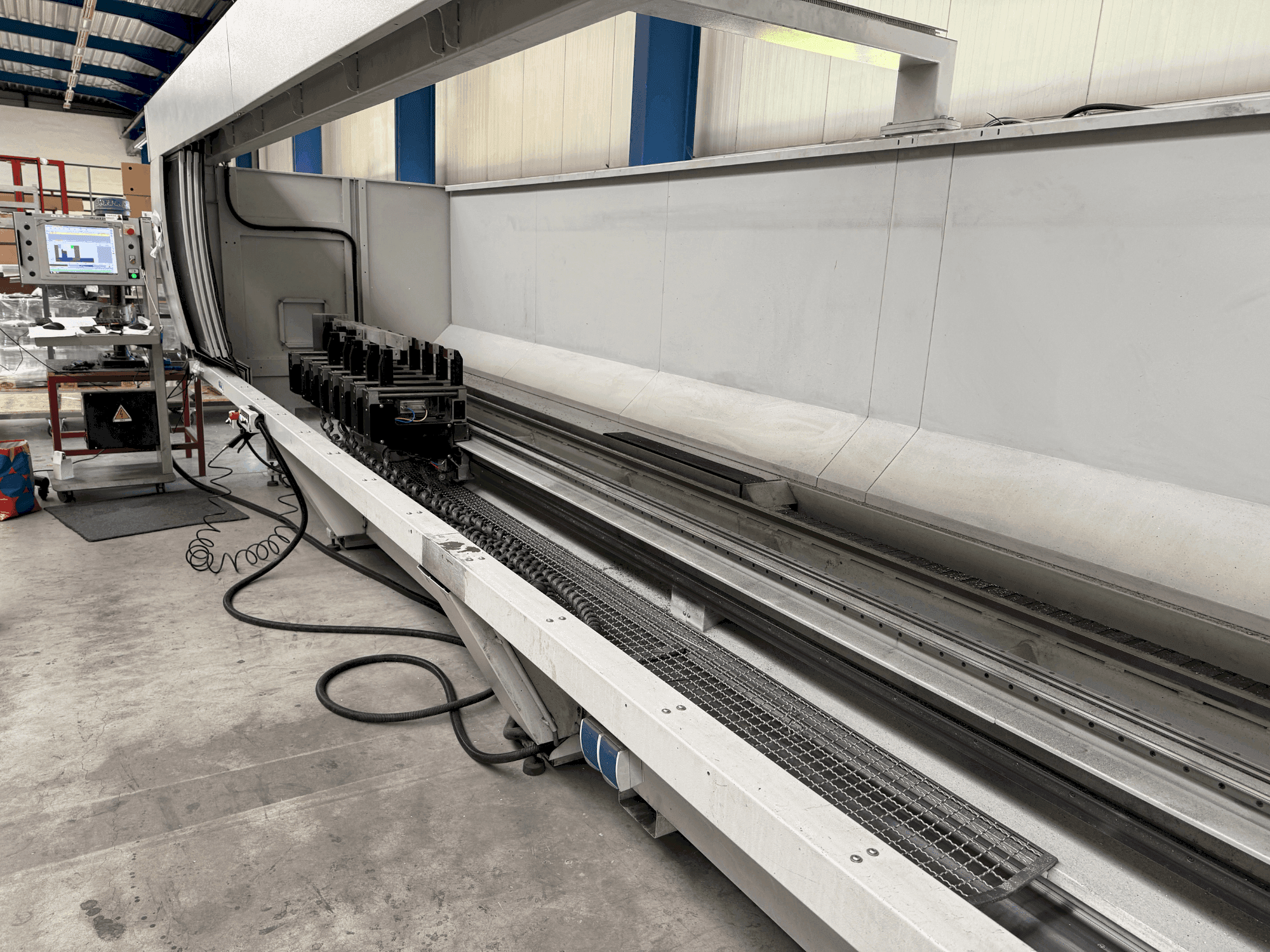 Prikaz  stroja FomIndustrie DALI 70  sprijeda