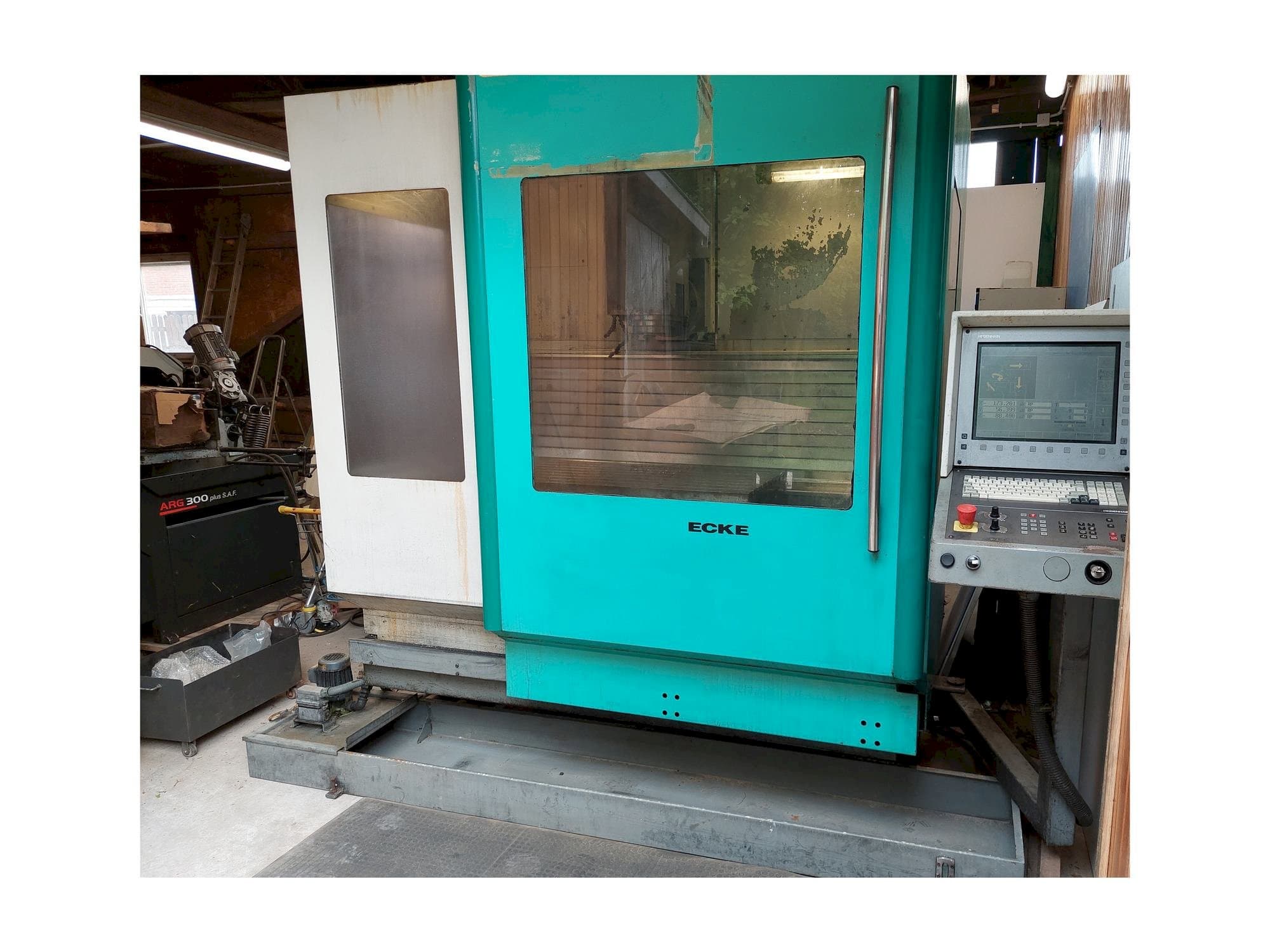 Prikaz  stroja DECKEL MAHO DMU 60 E  sprijeda