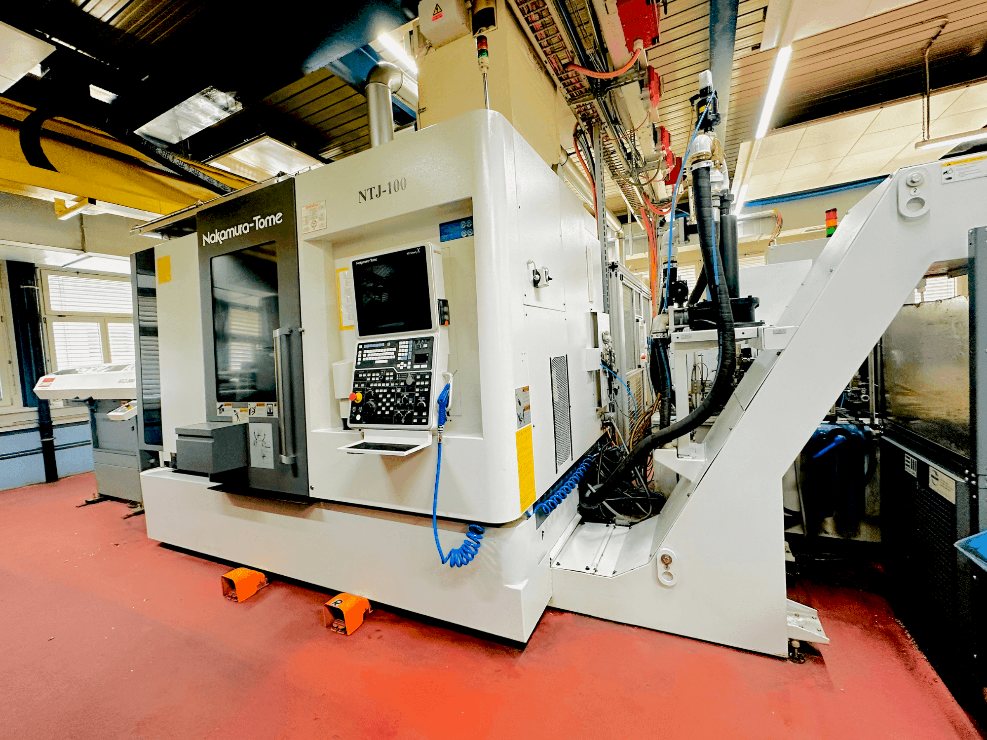 Prikaz  stroja NAKAMURA NTJ100  sprijeda