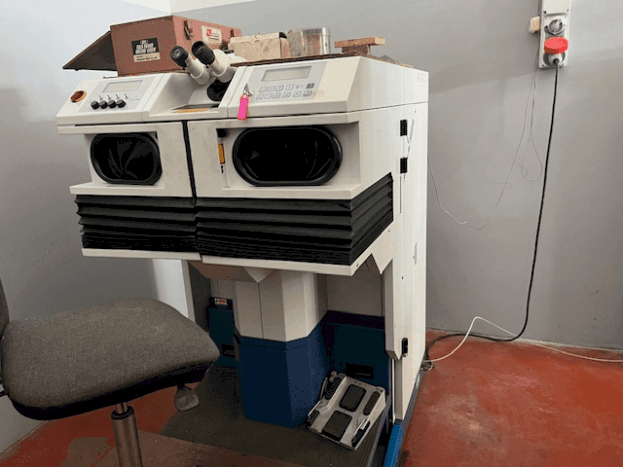 Prikaz  stroja ALPHA LASER ALW 150  sprijeda